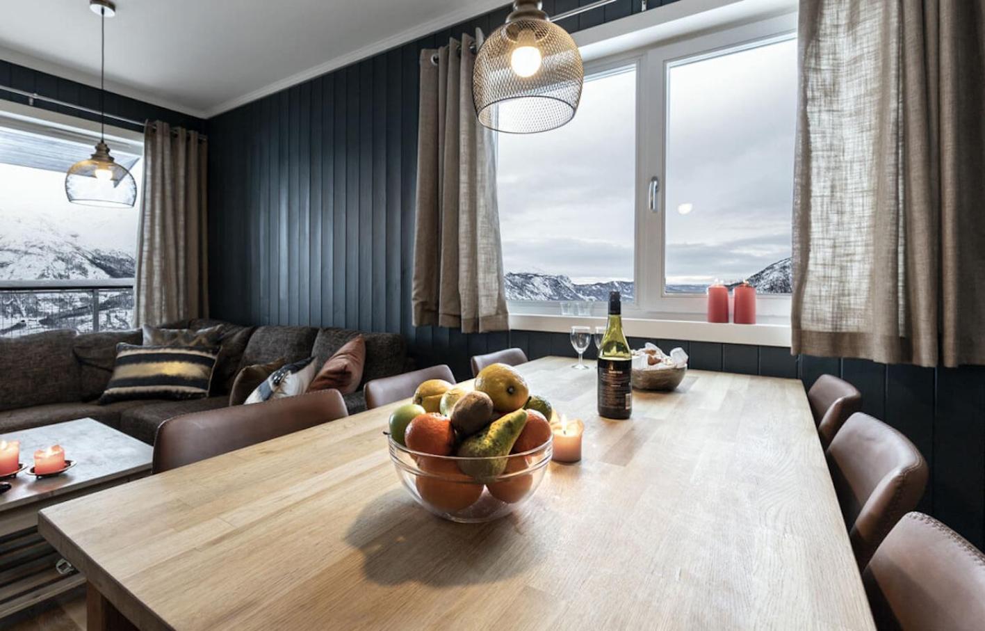 Ski in-Ski out with Style and Scenic Views