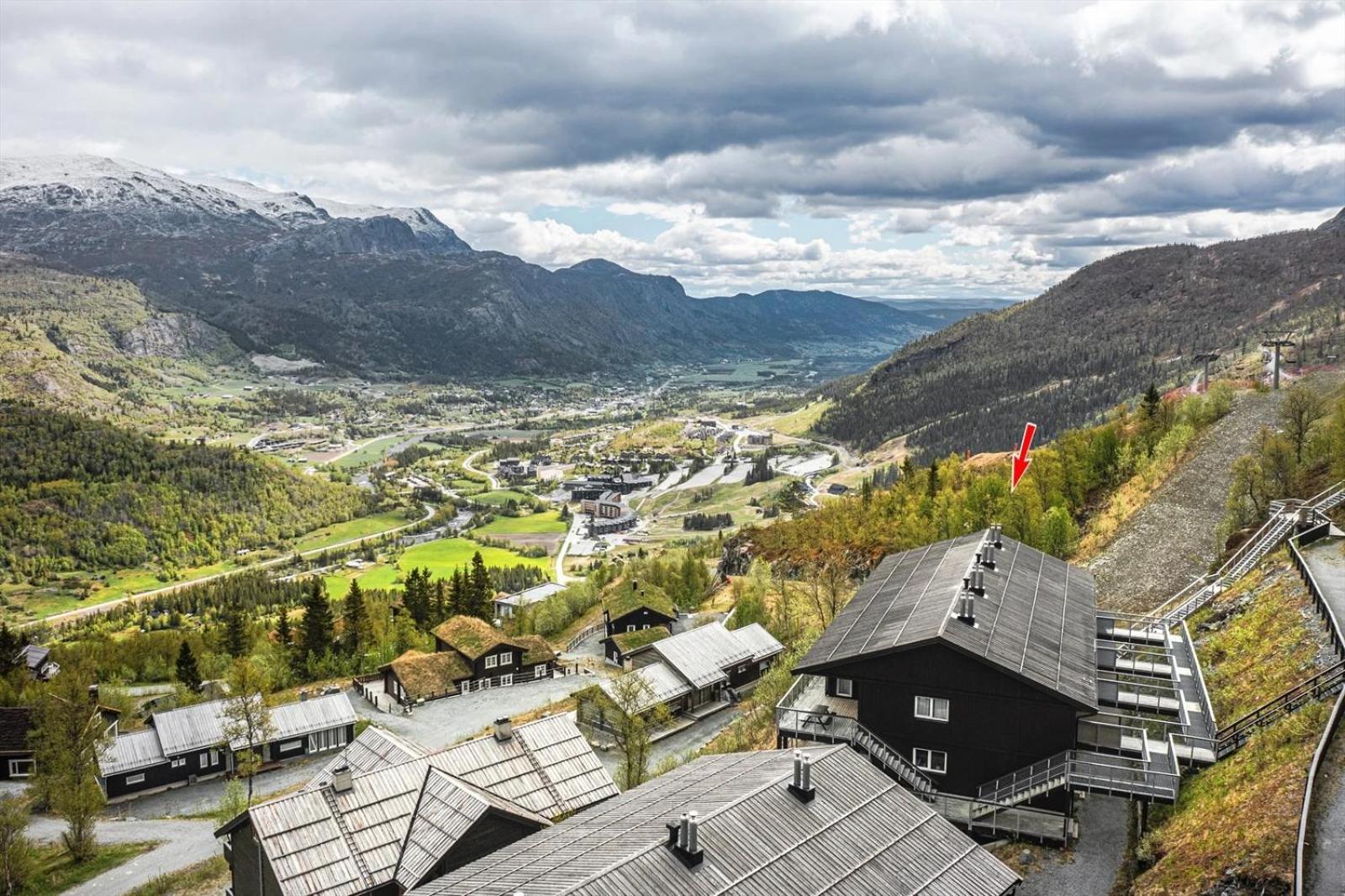 Ski in-Ski out with Style and Scenic Views