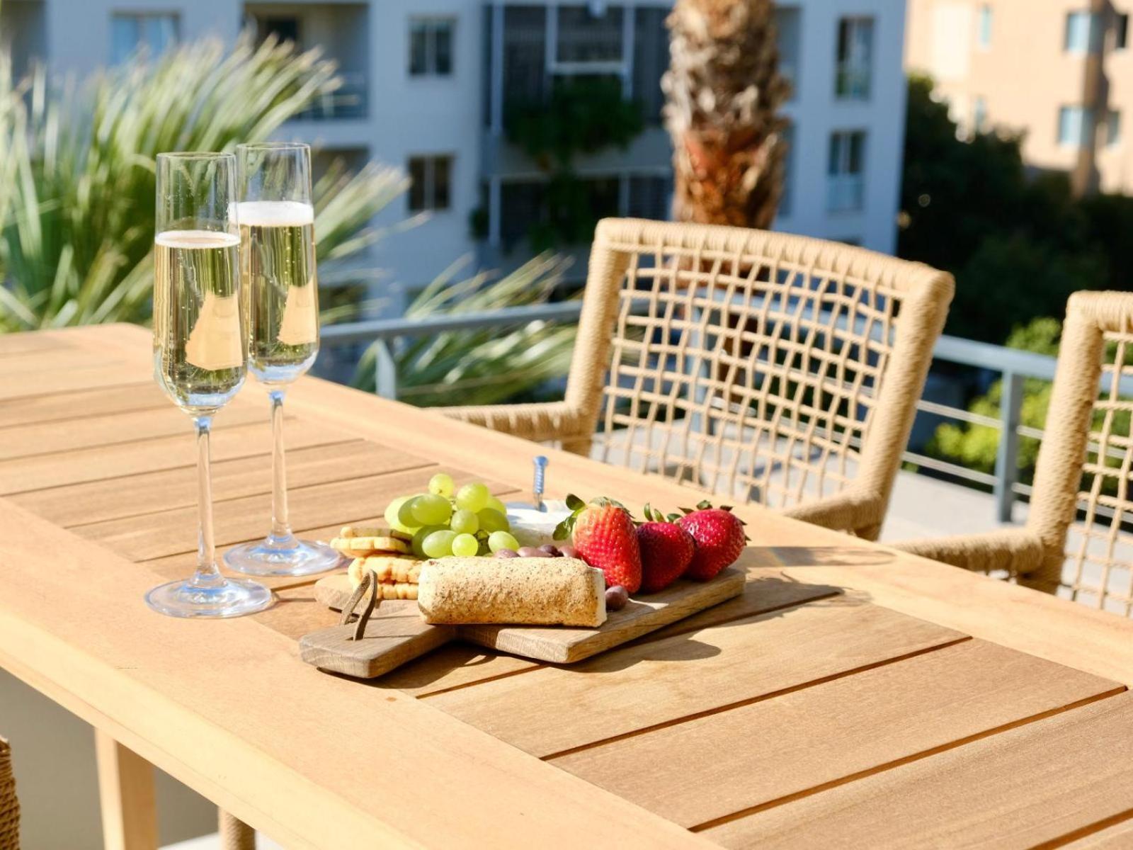Amanzi V&A Luxury Apartments-Suite 301