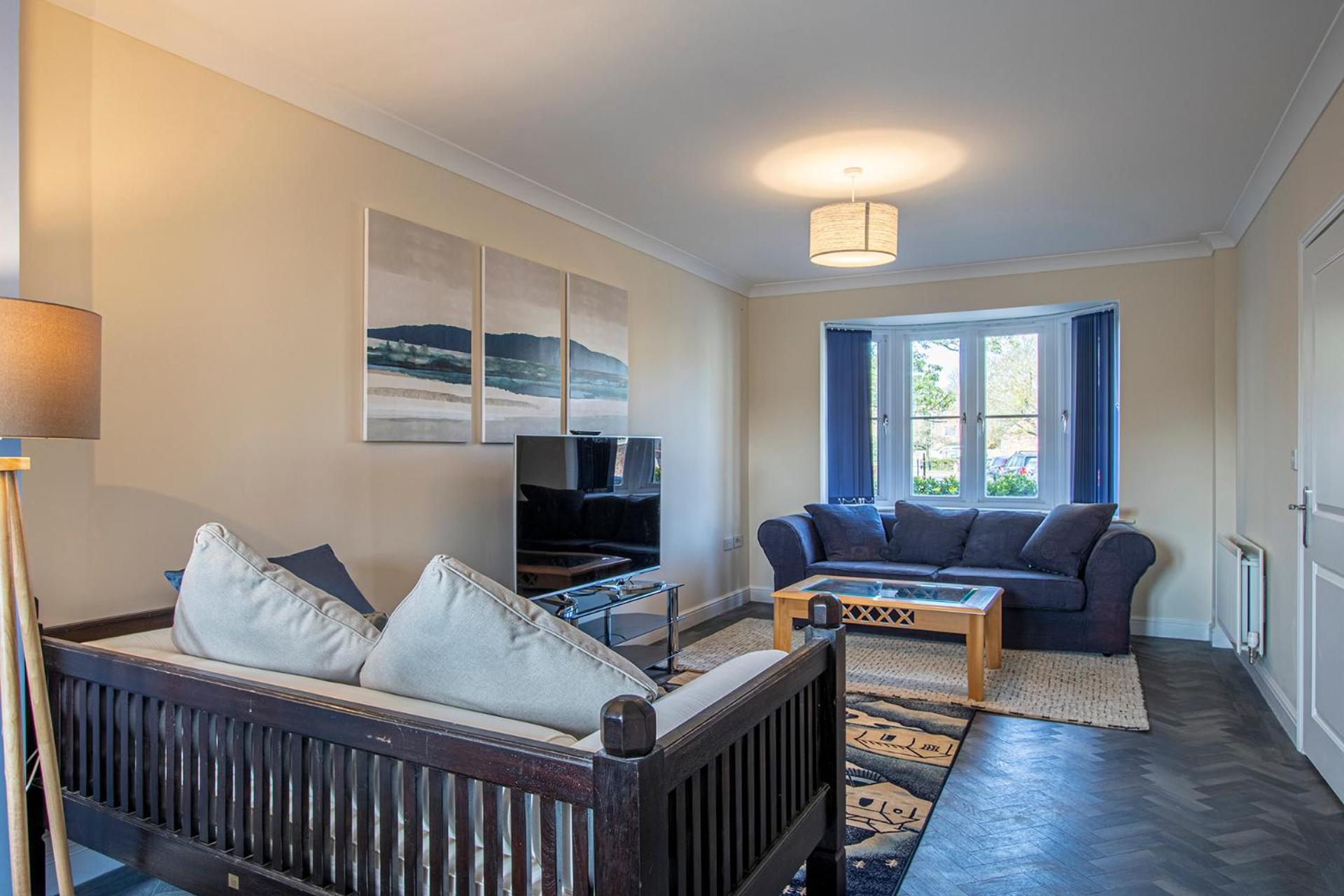 Large Central Townhse 2Baths FREE parking Superking bed