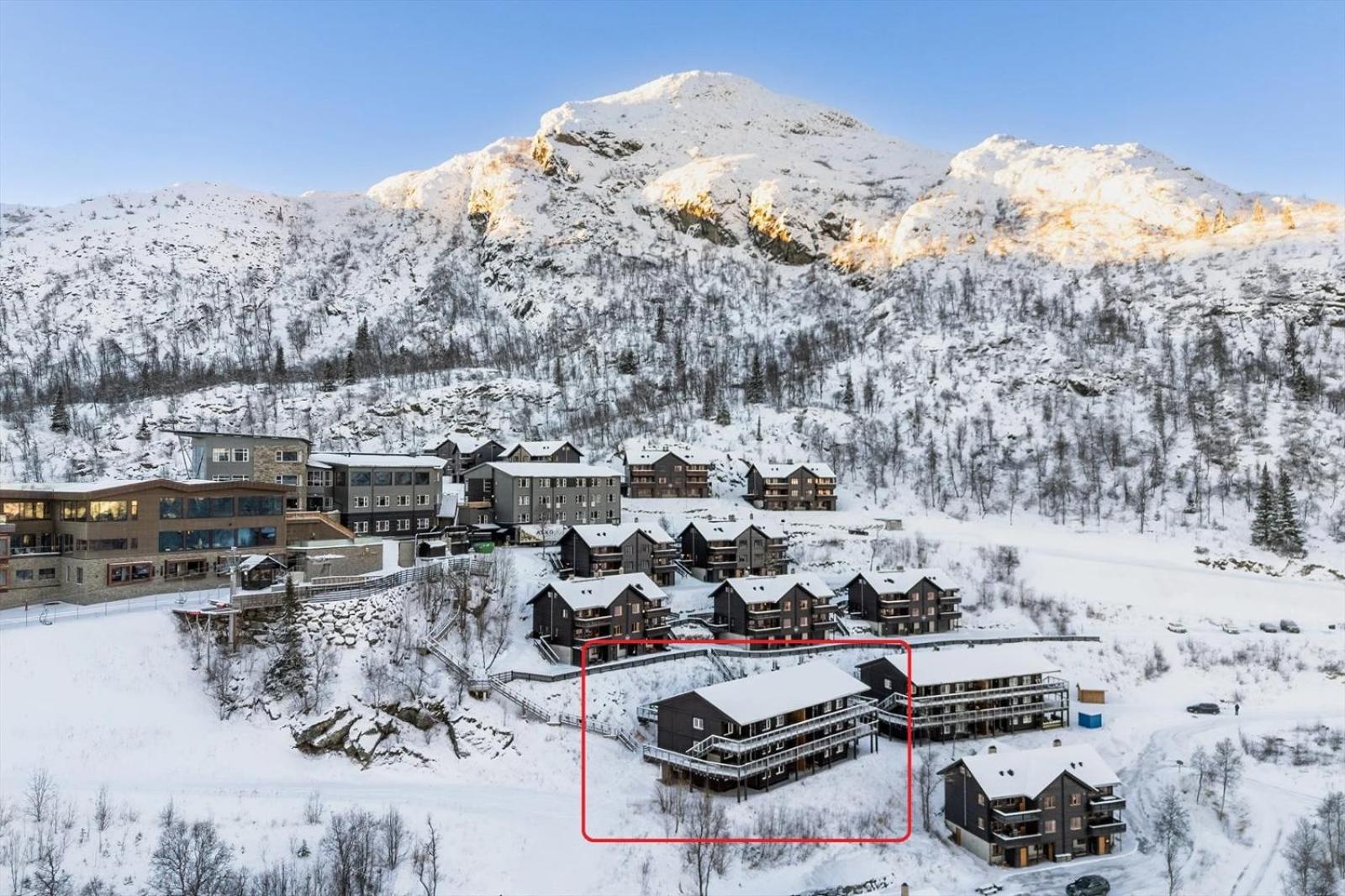 Ski in-Ski out with Style and Scenic Views