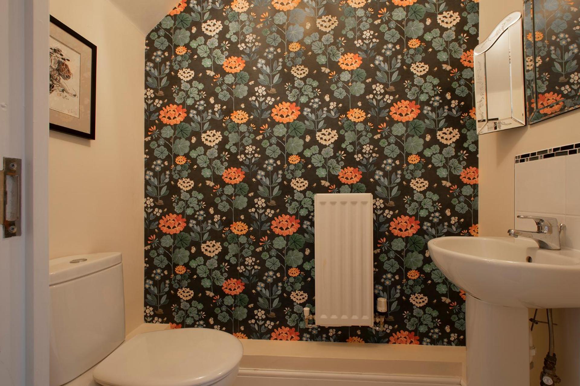 Large Central Townhse 2Baths FREE parking Superking bed
