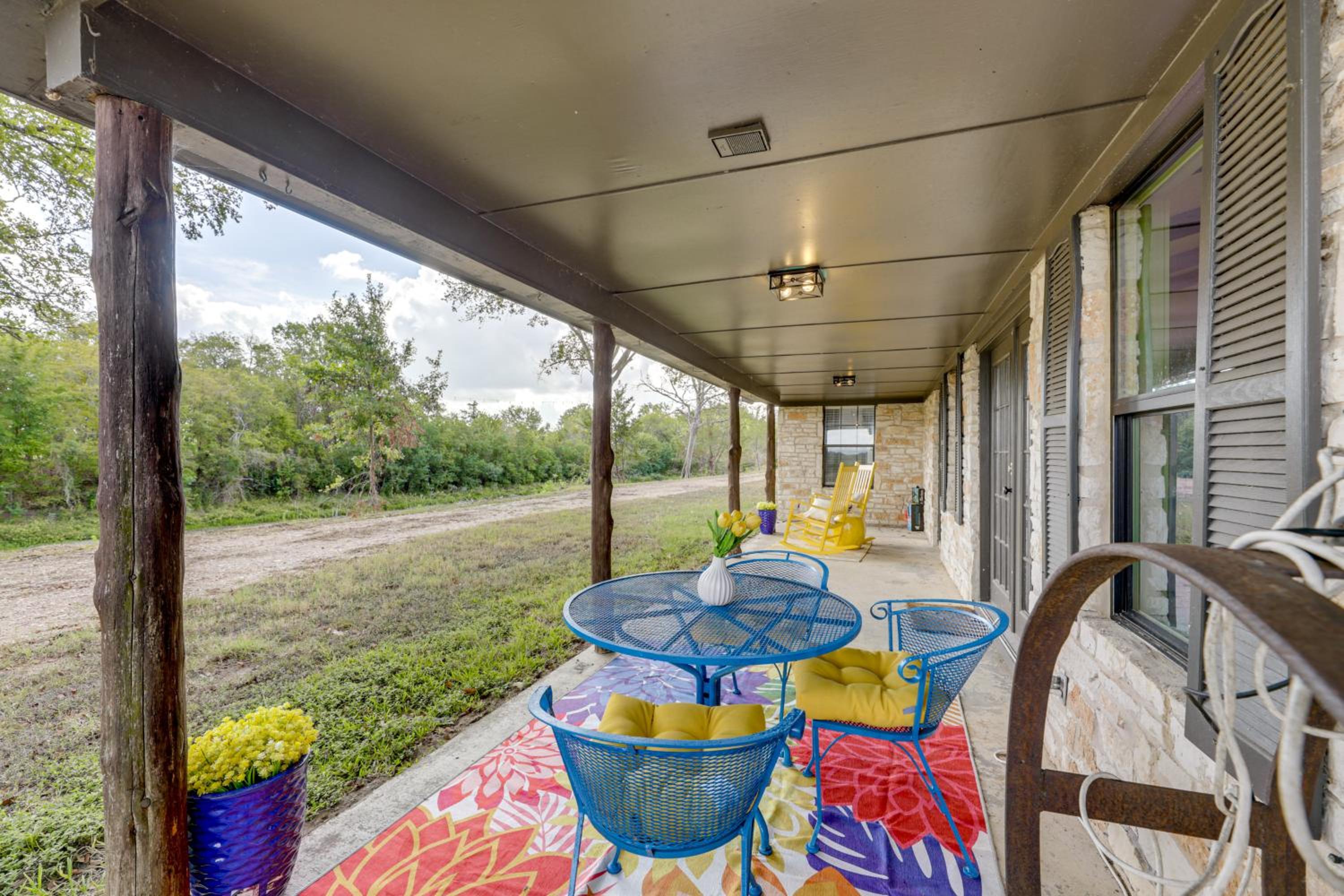 Family Home with Covered Patio and Grill in La Grange
