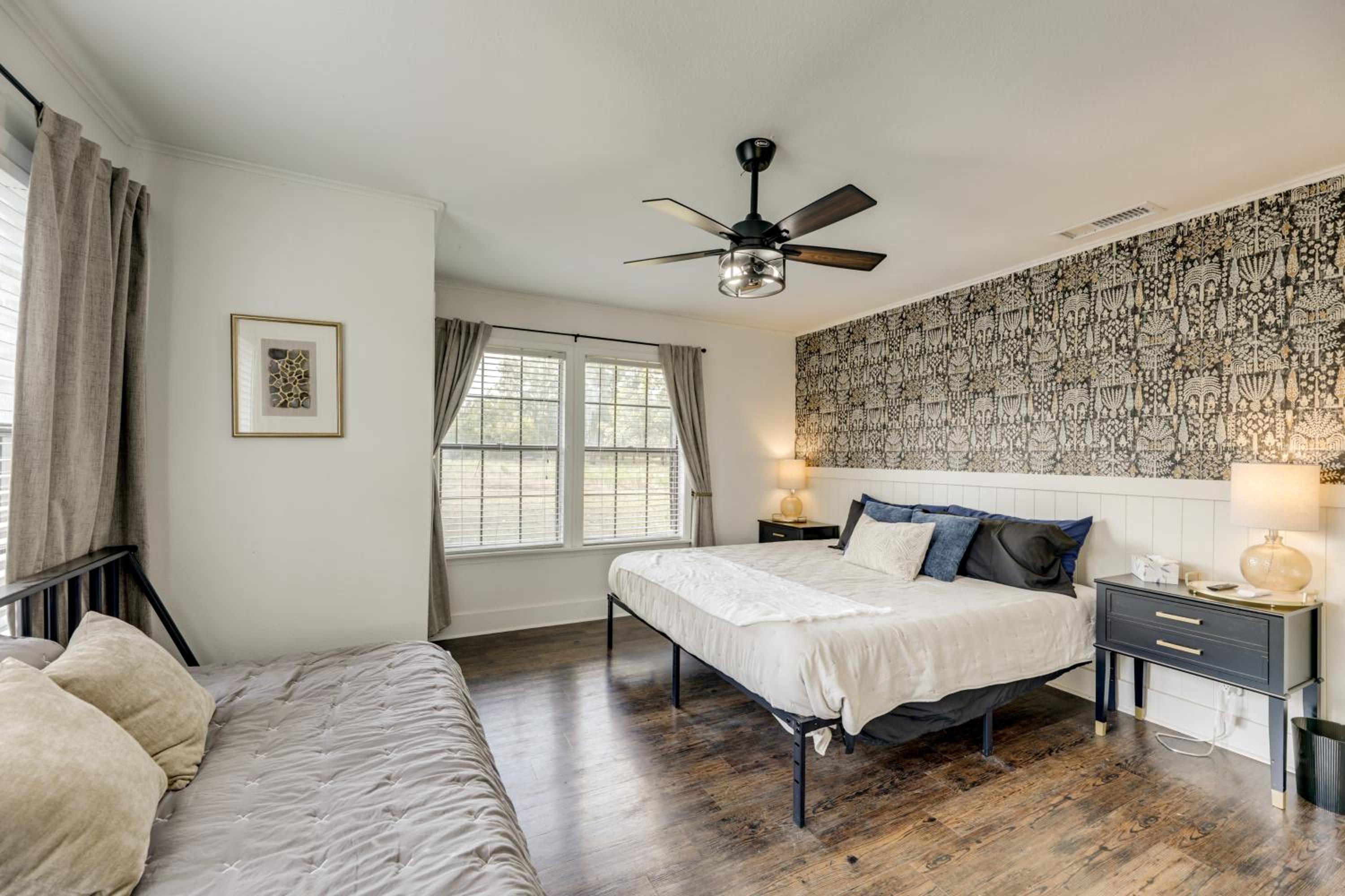 Family Home with Covered Patio and Grill in La Grange