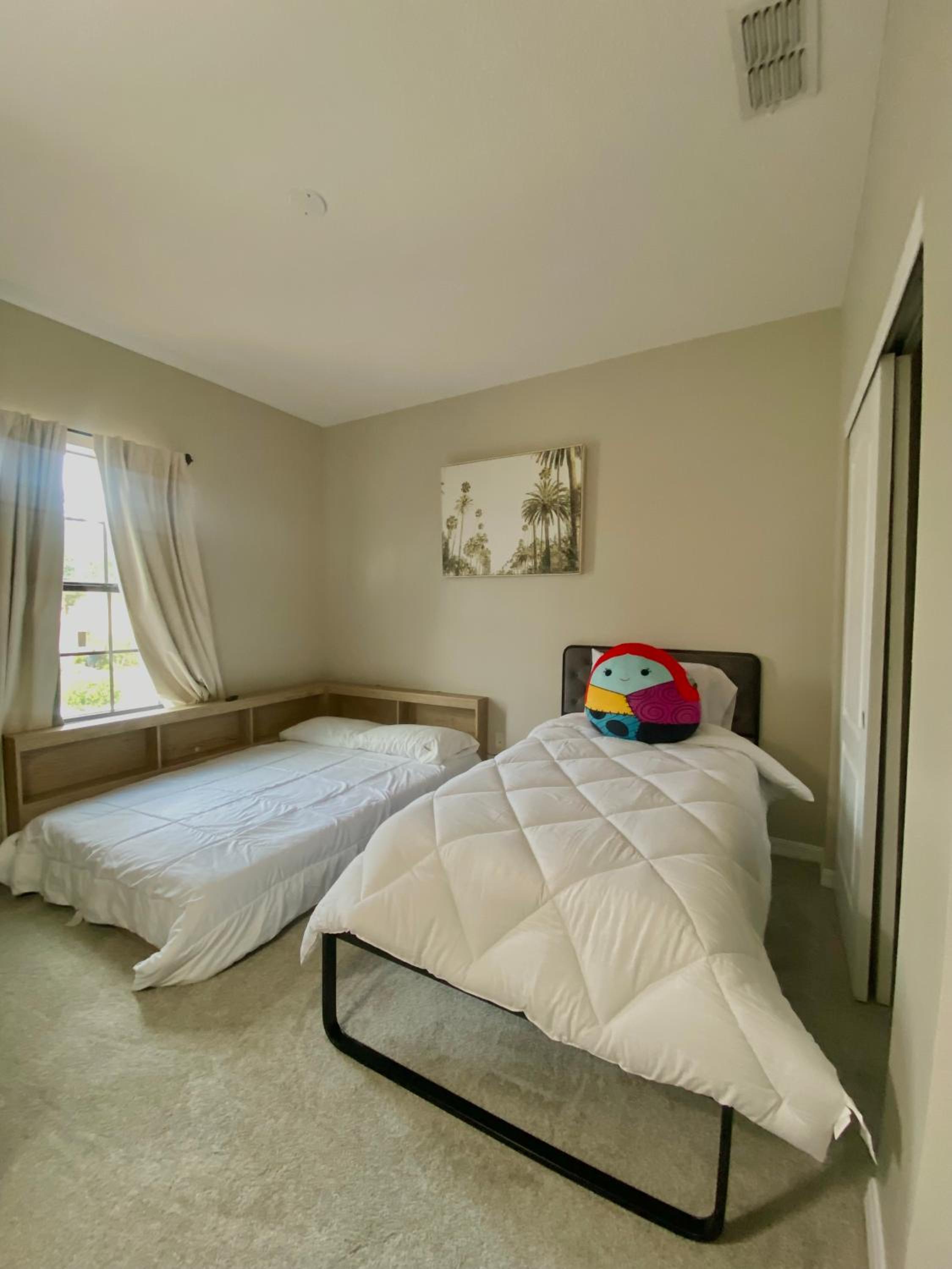 Modern Tropical Family Retreat near Legoland, Disney, Universal and Bok Towers