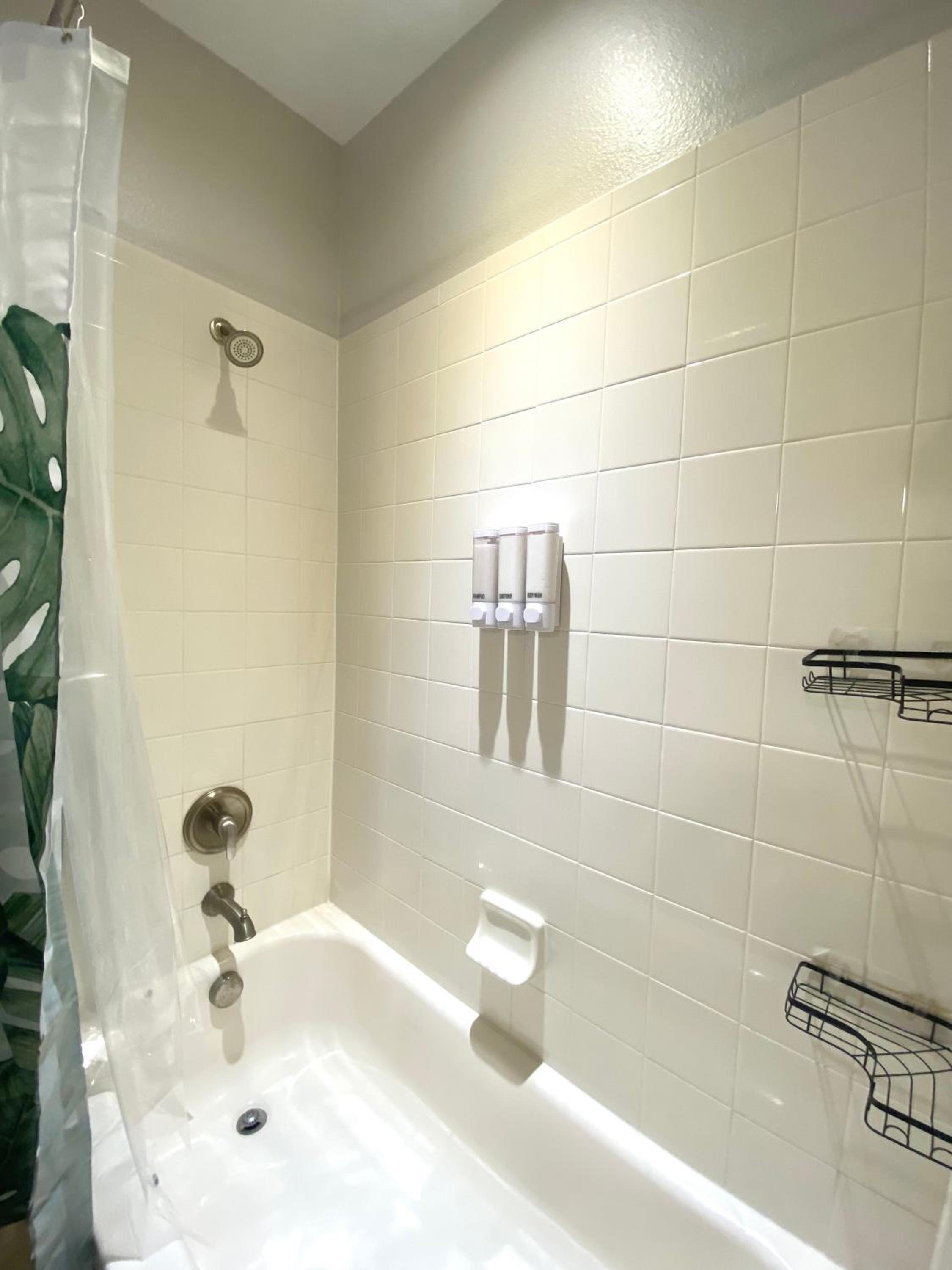 Modern Tropical Family Retreat near Legoland, Disney, Universal and Bok Towers