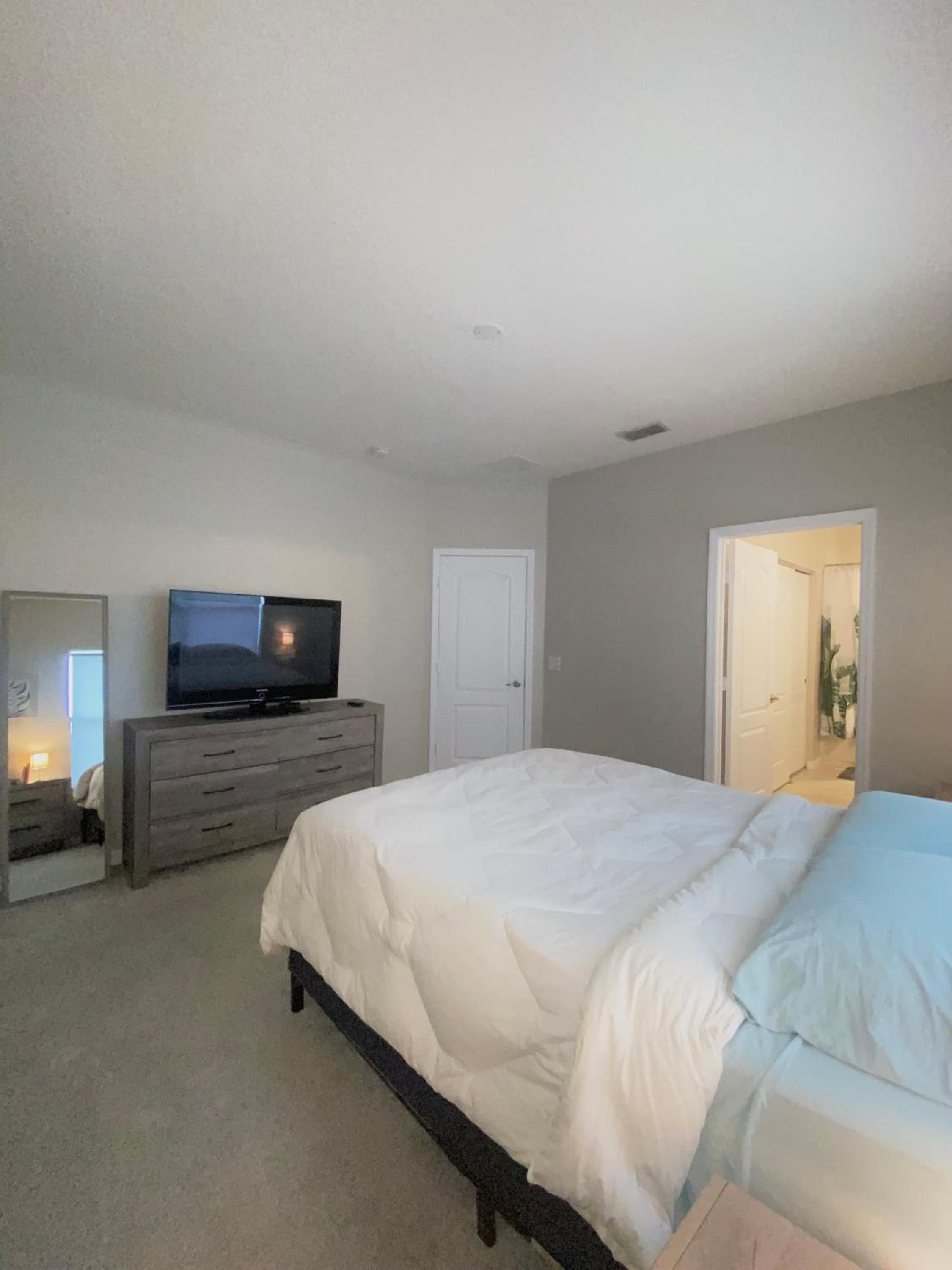 Modern Tropical Family Retreat near Legoland, Disney, Universal and Bok Towers