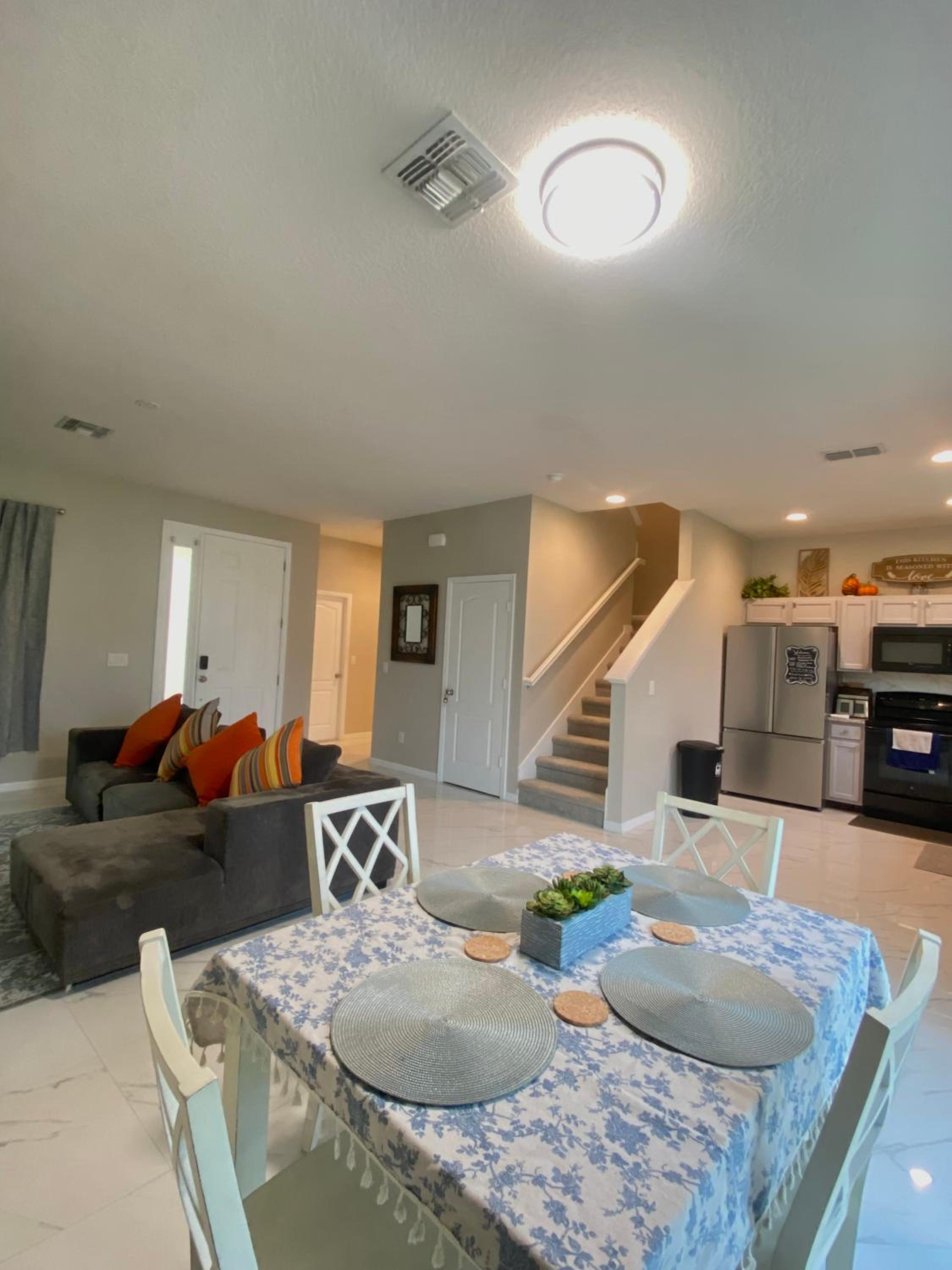 Modern Tropical Family Retreat near Legoland, Disney, Universal and Bok Towers