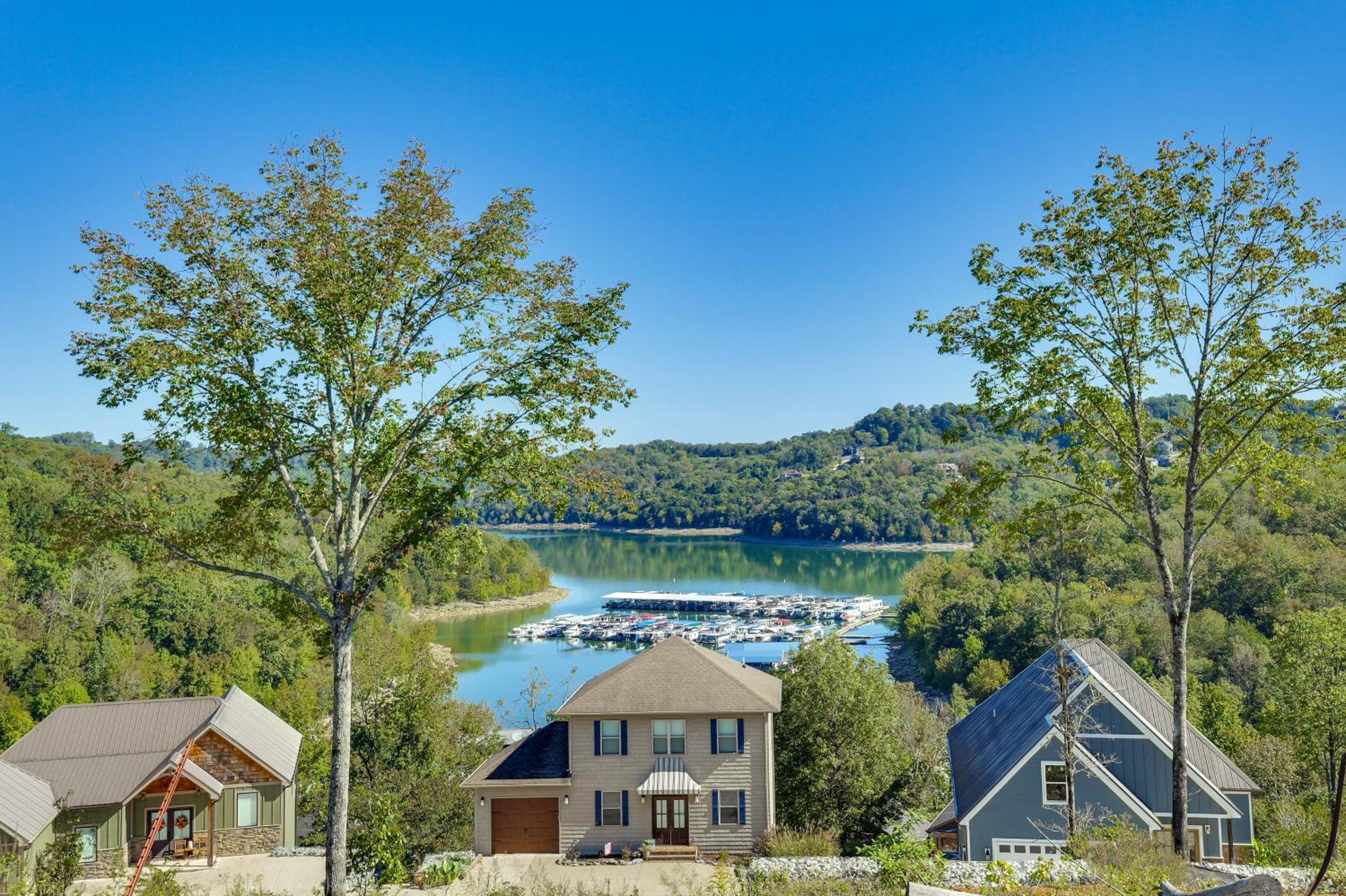 Walk to Marina Center Hill Lake Home with Hot Tub