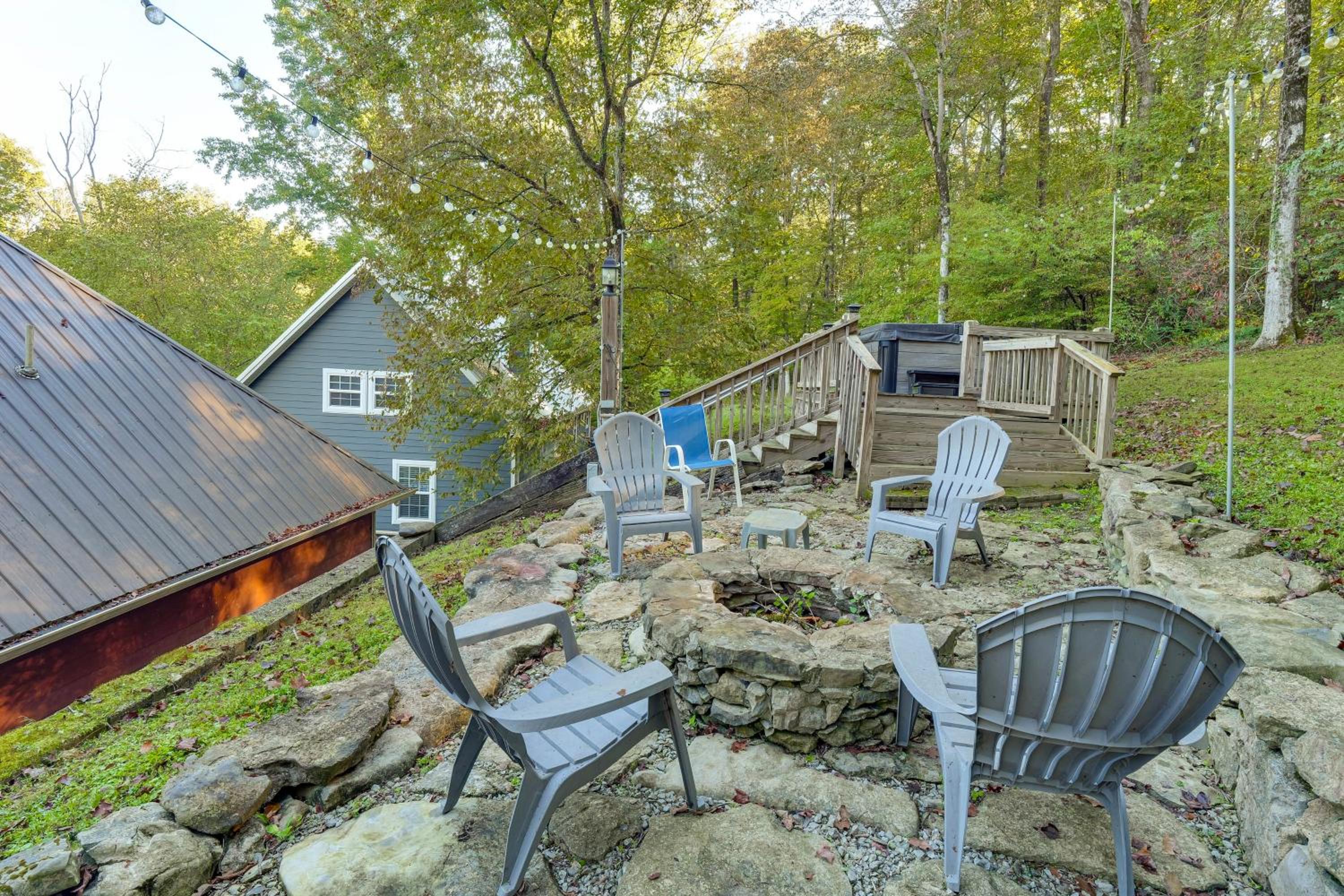 Walk to Marina Center Hill Lake Home with Hot Tub