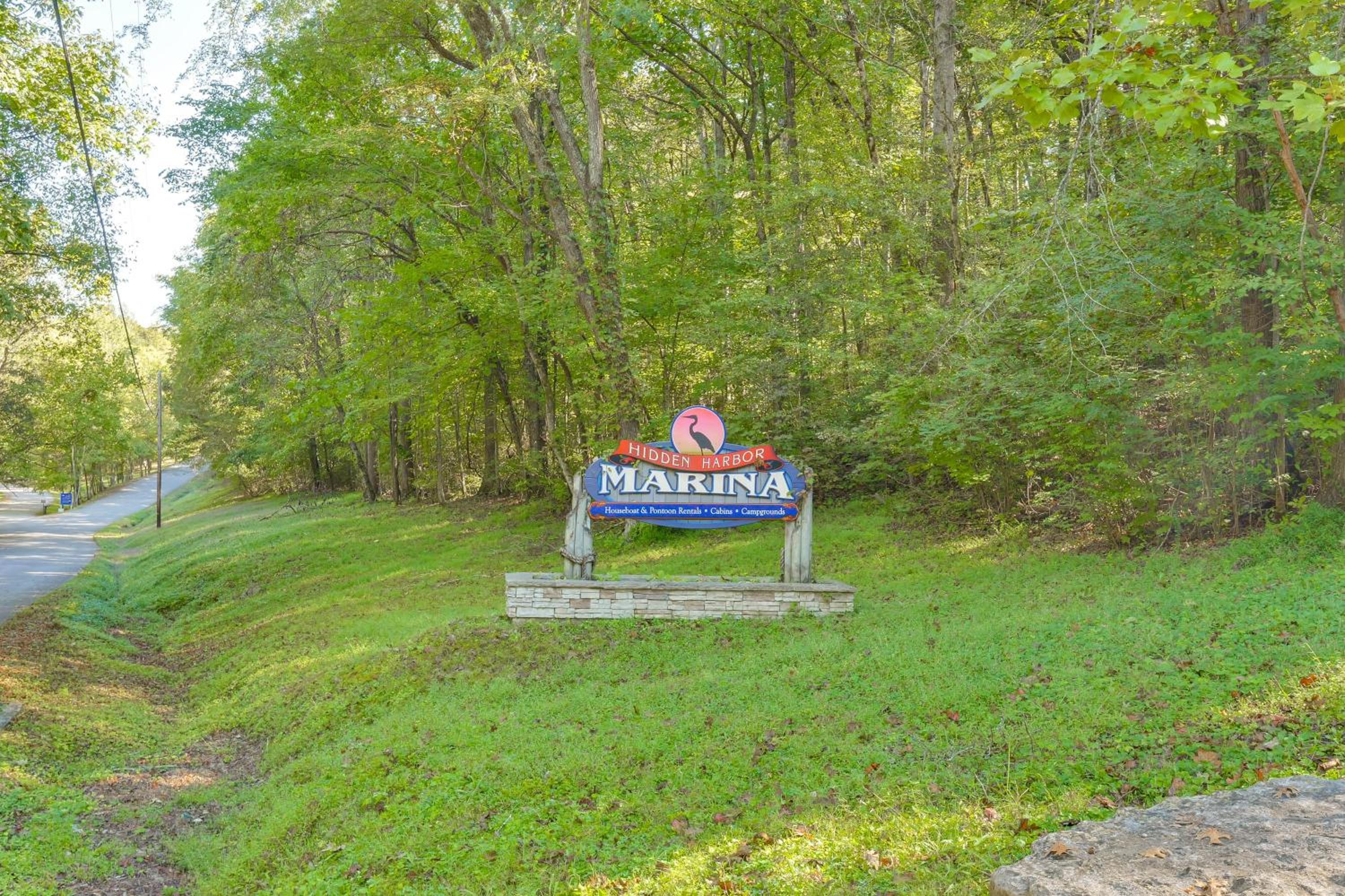 Walk to Marina Center Hill Lake Home with Hot Tub