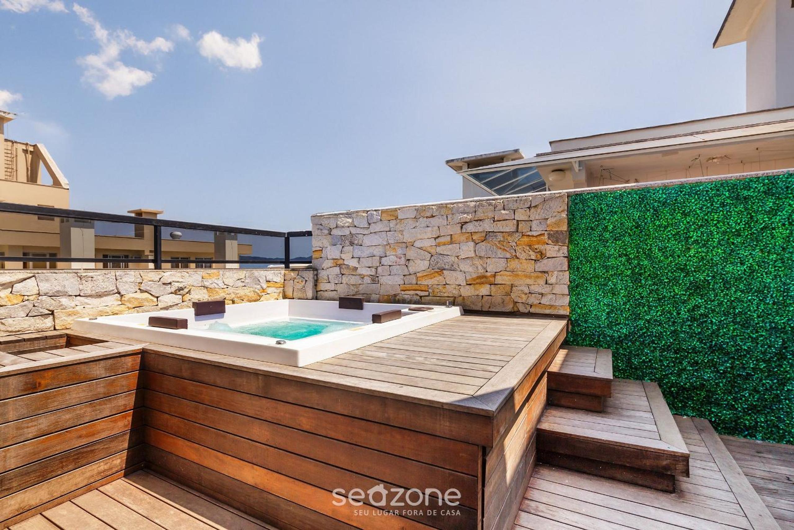 House with Jacuzzi, just 10min from the sea OSH