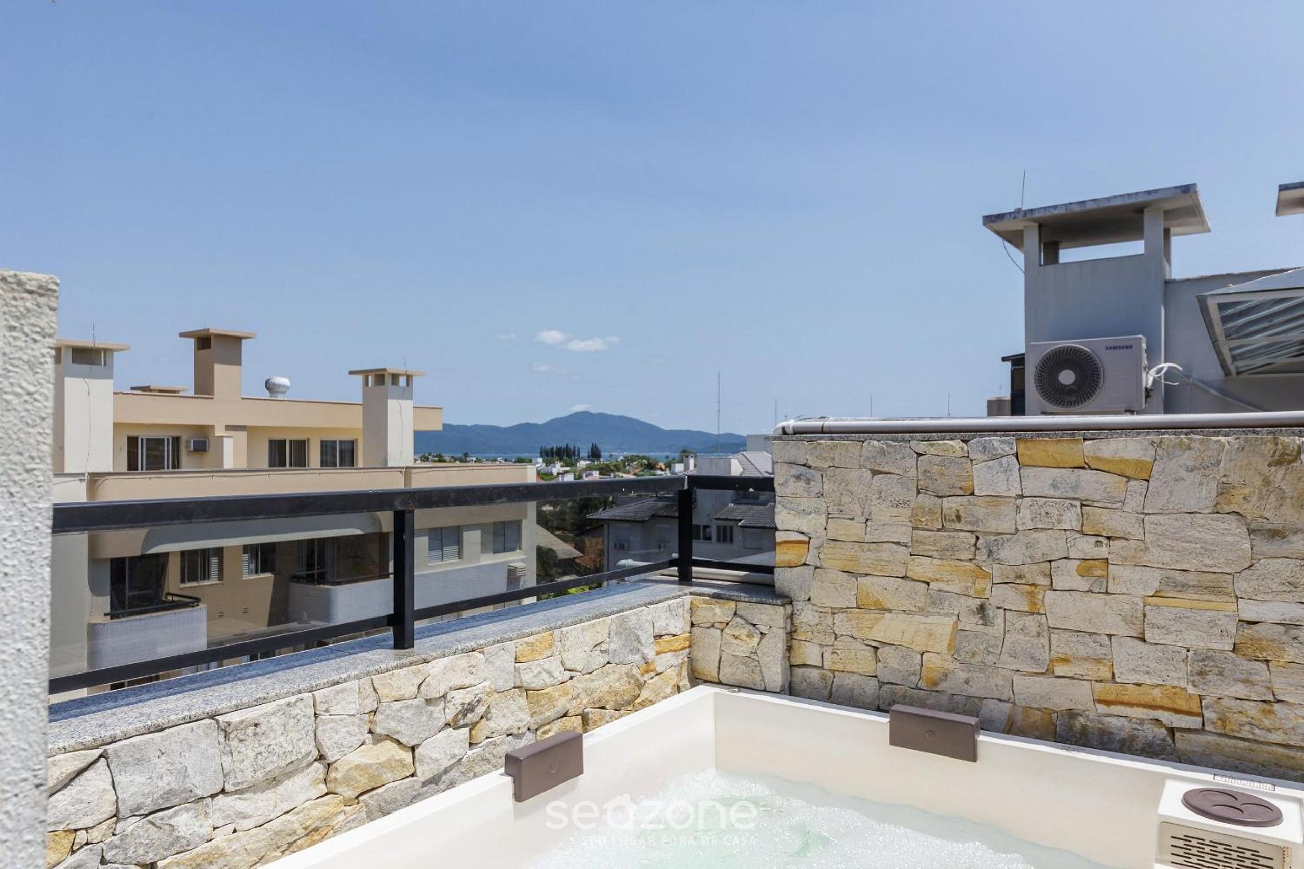 House with Jacuzzi, just 10min from the sea OSH