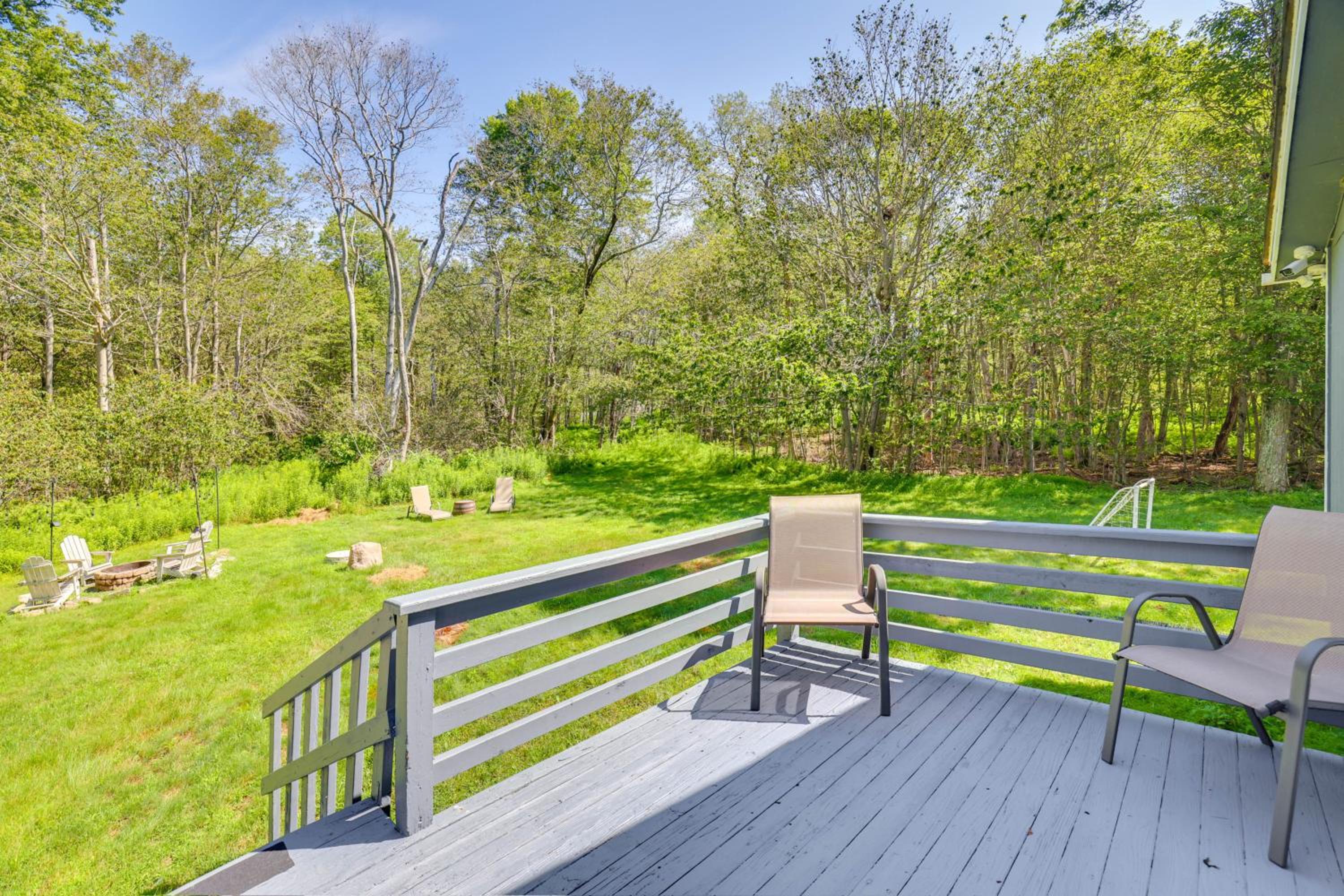 Hot Tub and Game Room Wooded Poconos Retreat