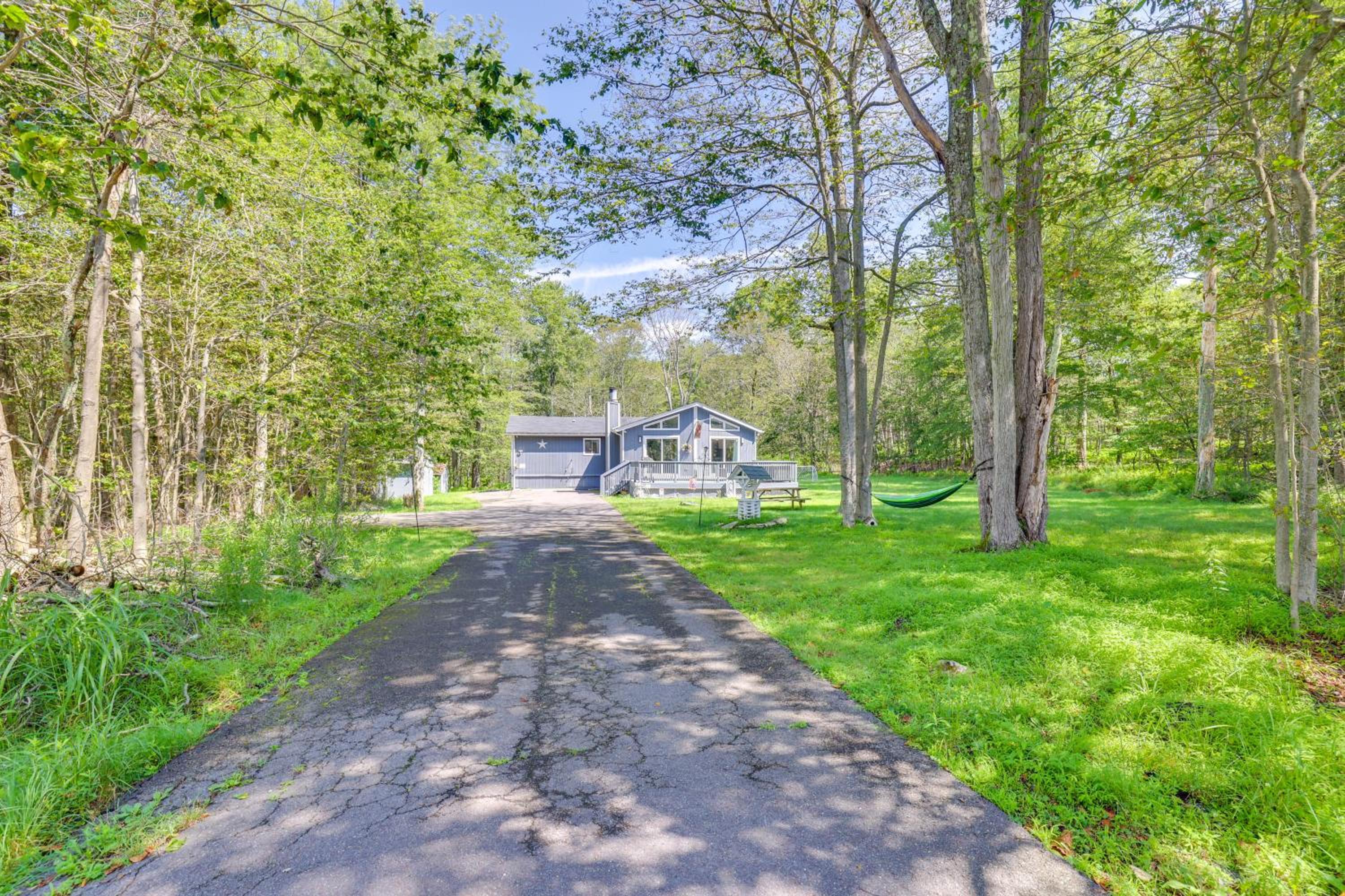 Hot Tub and Game Room Wooded Poconos Retreat