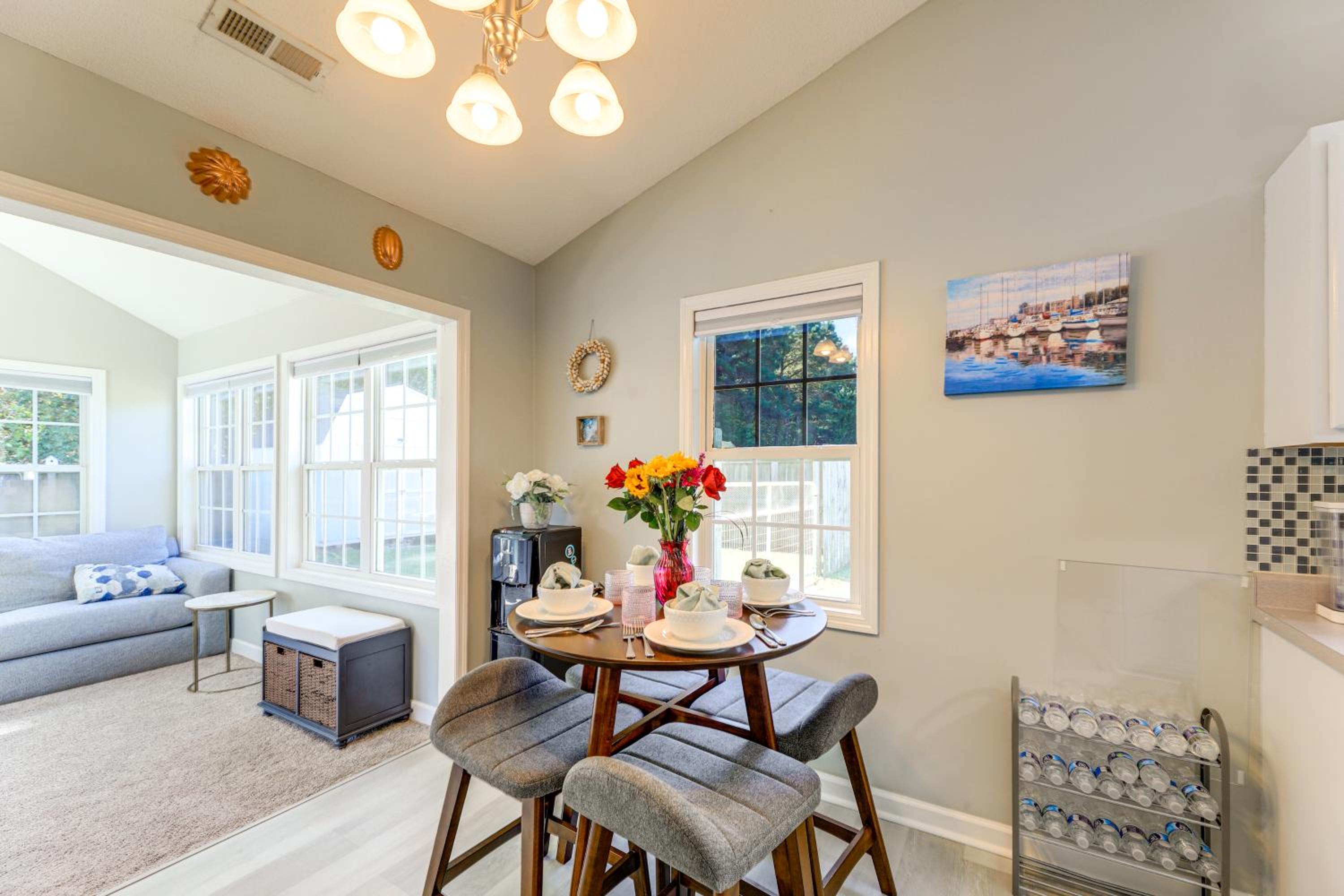 7 Mi to Swansboro Boardwalk Hubert Rental with Yard