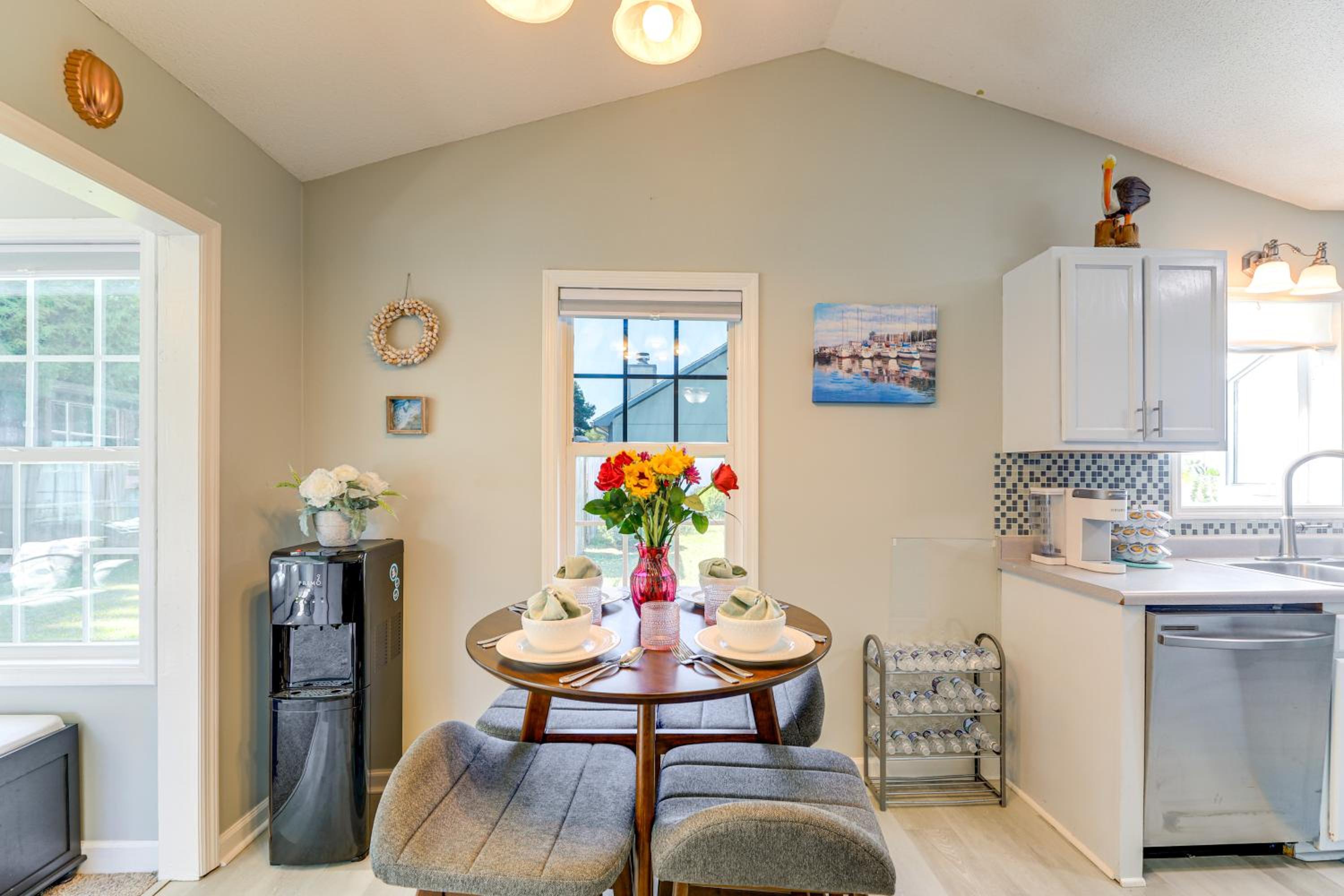 7 Mi to Swansboro Boardwalk Hubert Rental with Yard