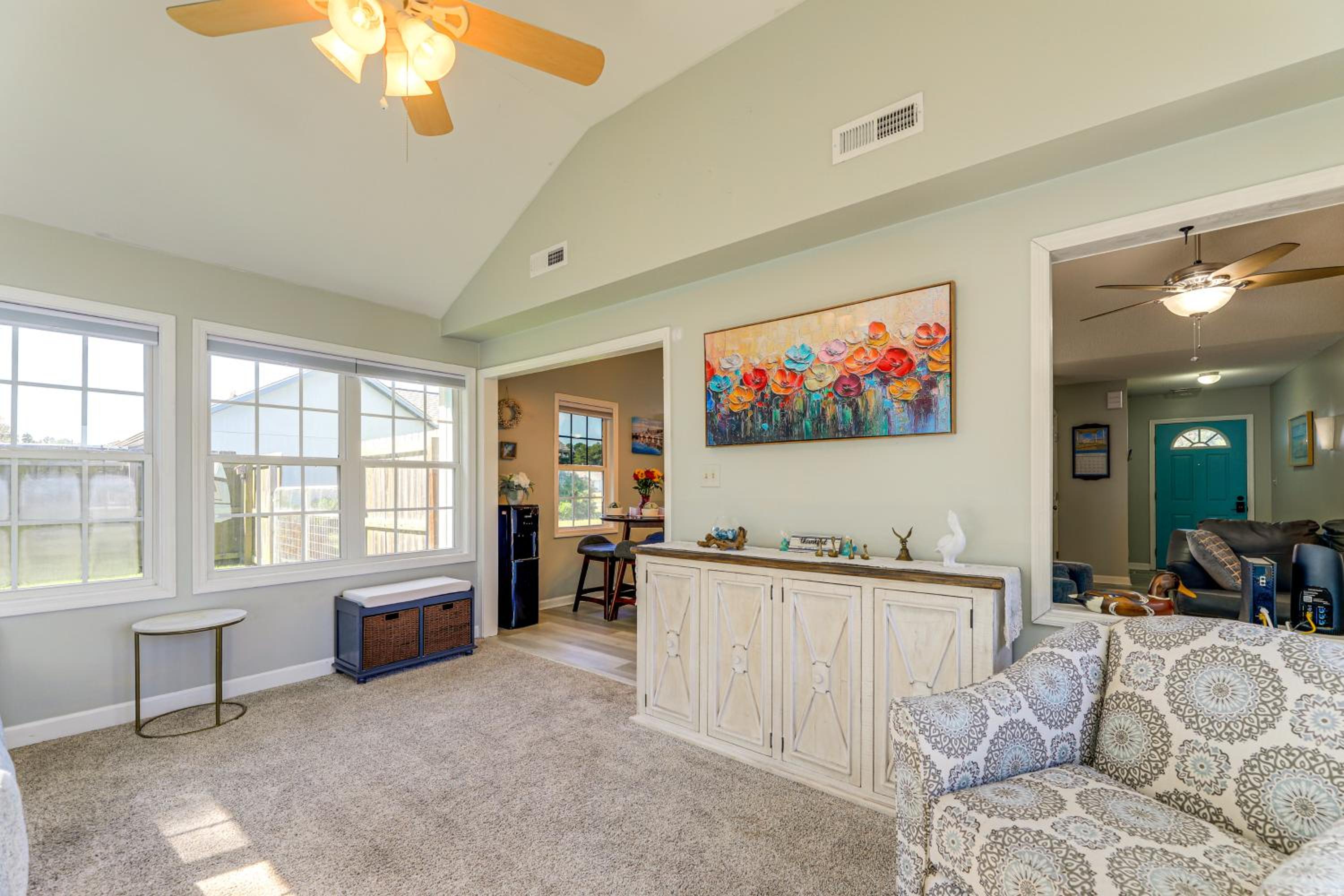7 Mi to Swansboro Boardwalk Hubert Rental with Yard