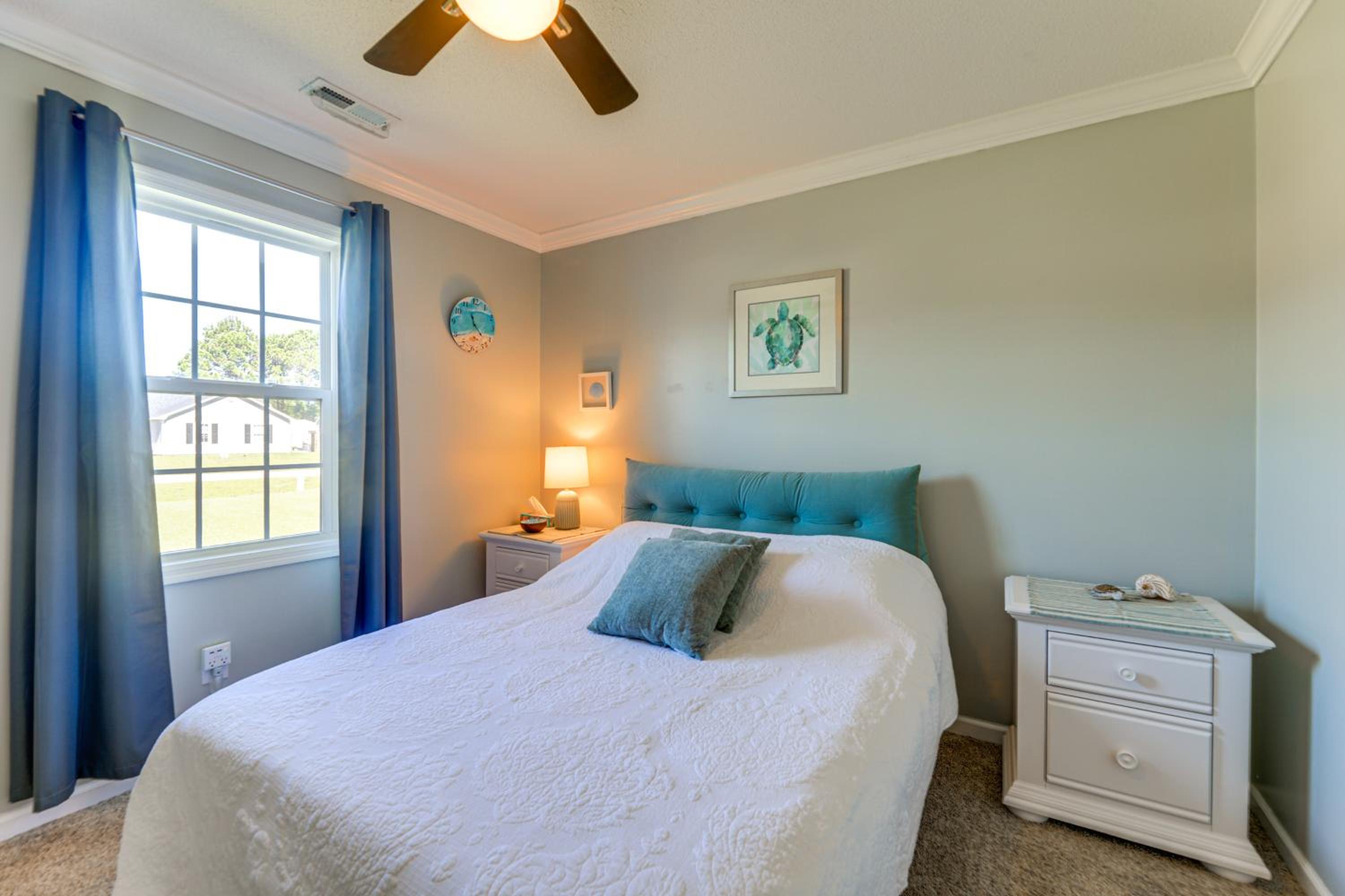 7 Mi to Swansboro Boardwalk Hubert Rental with Yard