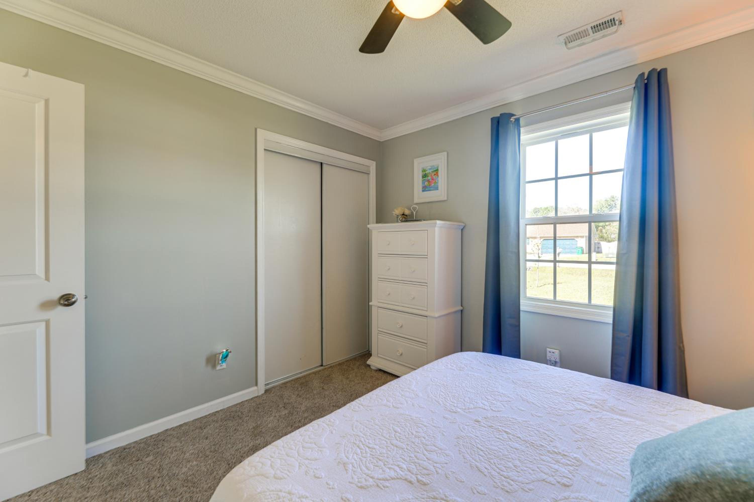 7 Mi to Swansboro Boardwalk Hubert Rental with Yard