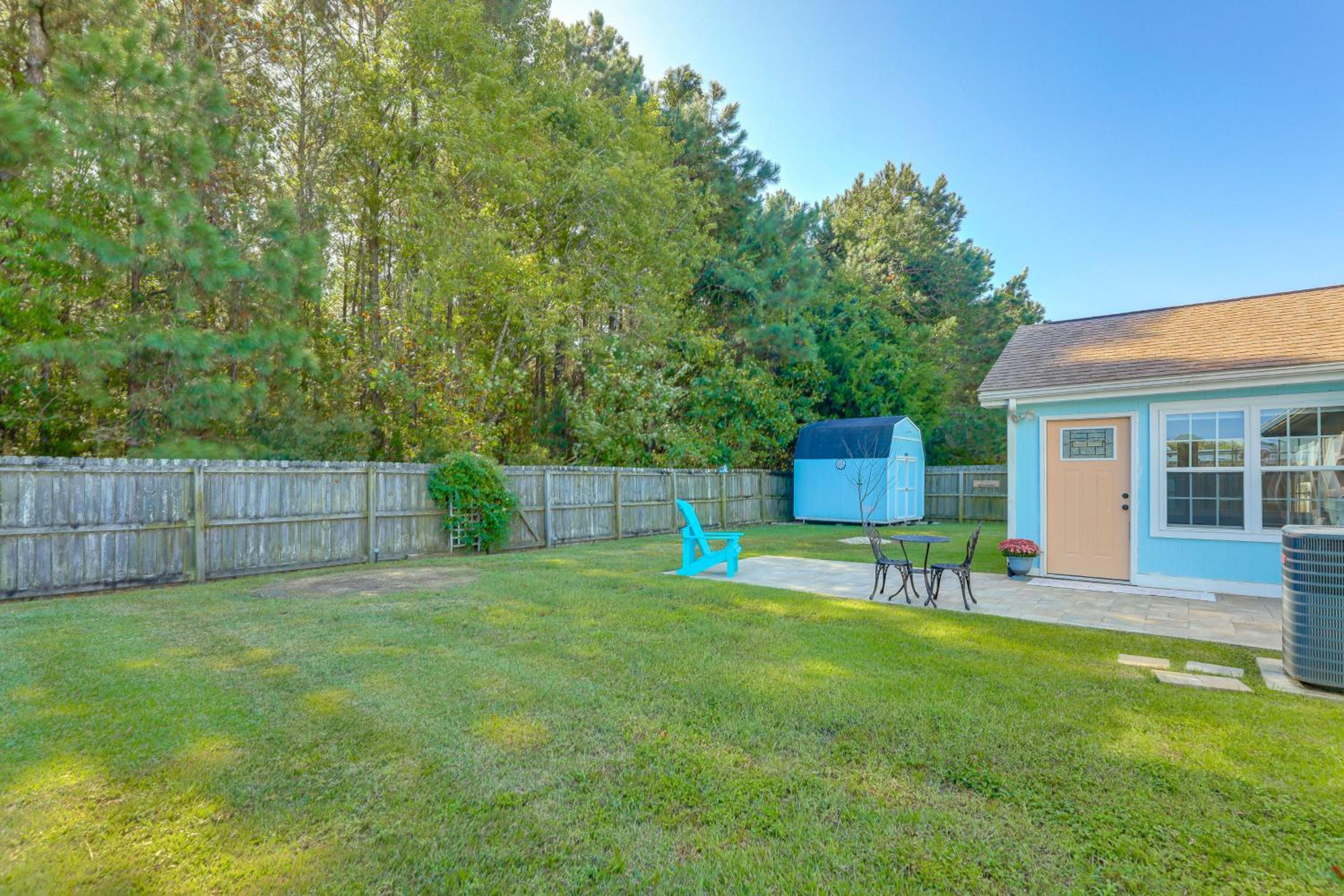 7 Mi to Swansboro Boardwalk Hubert Rental with Yard