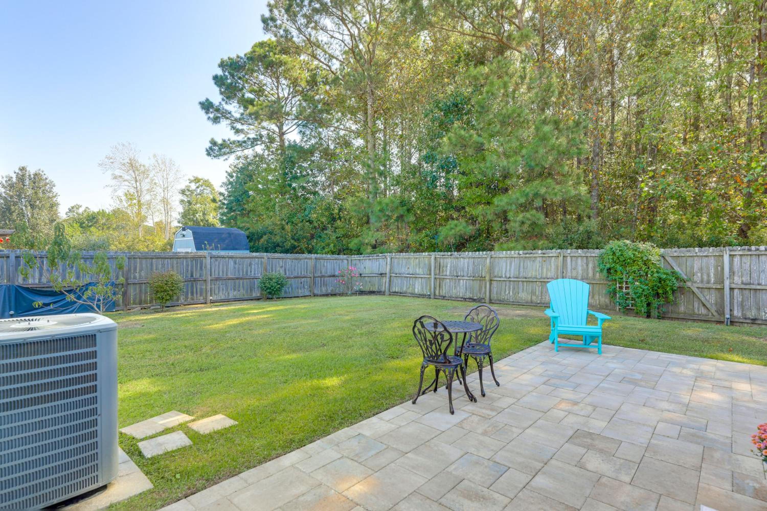 7 Mi to Swansboro Boardwalk Hubert Rental with Yard