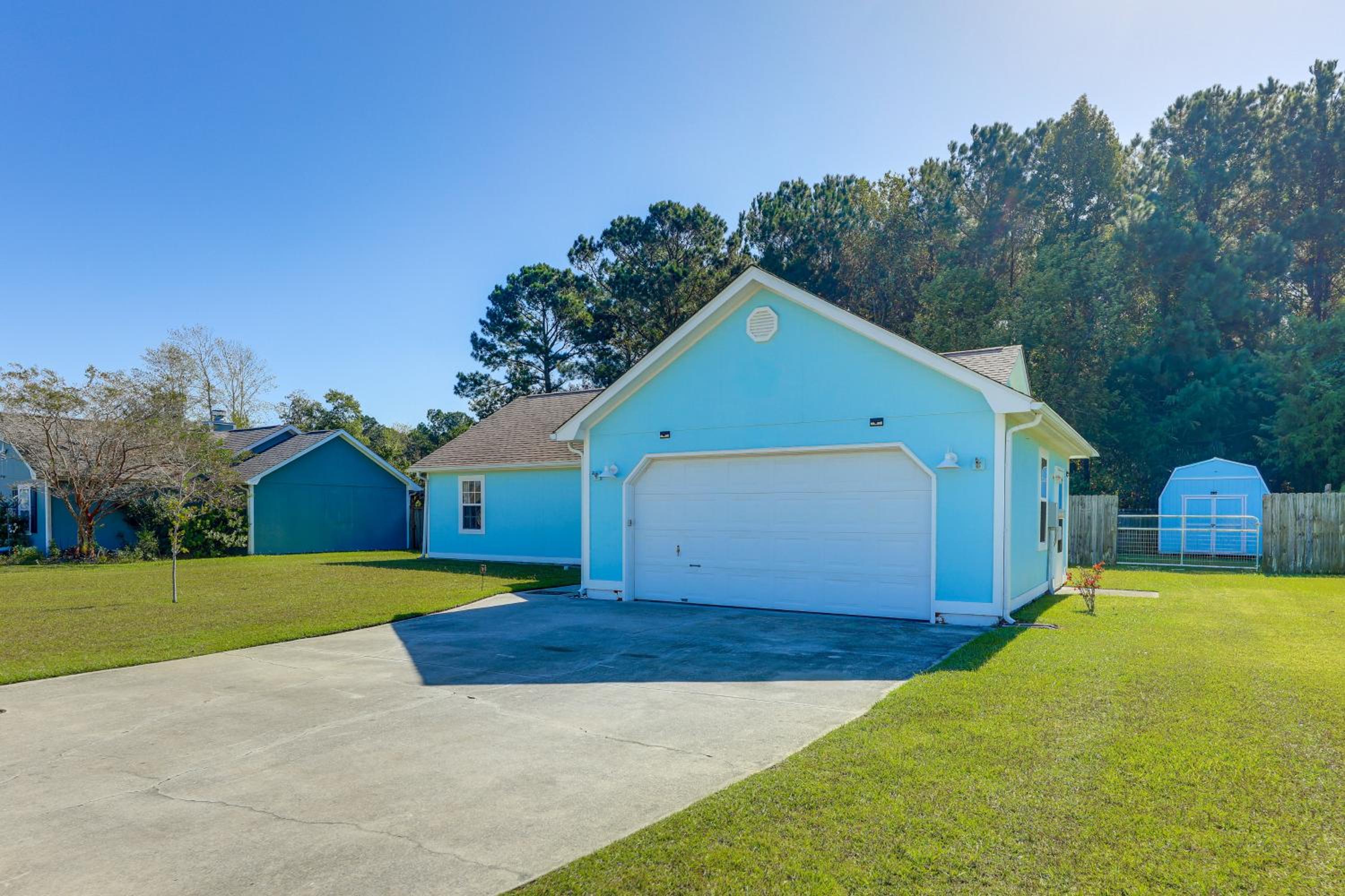 7 Mi to Swansboro Boardwalk Hubert Rental with Yard
