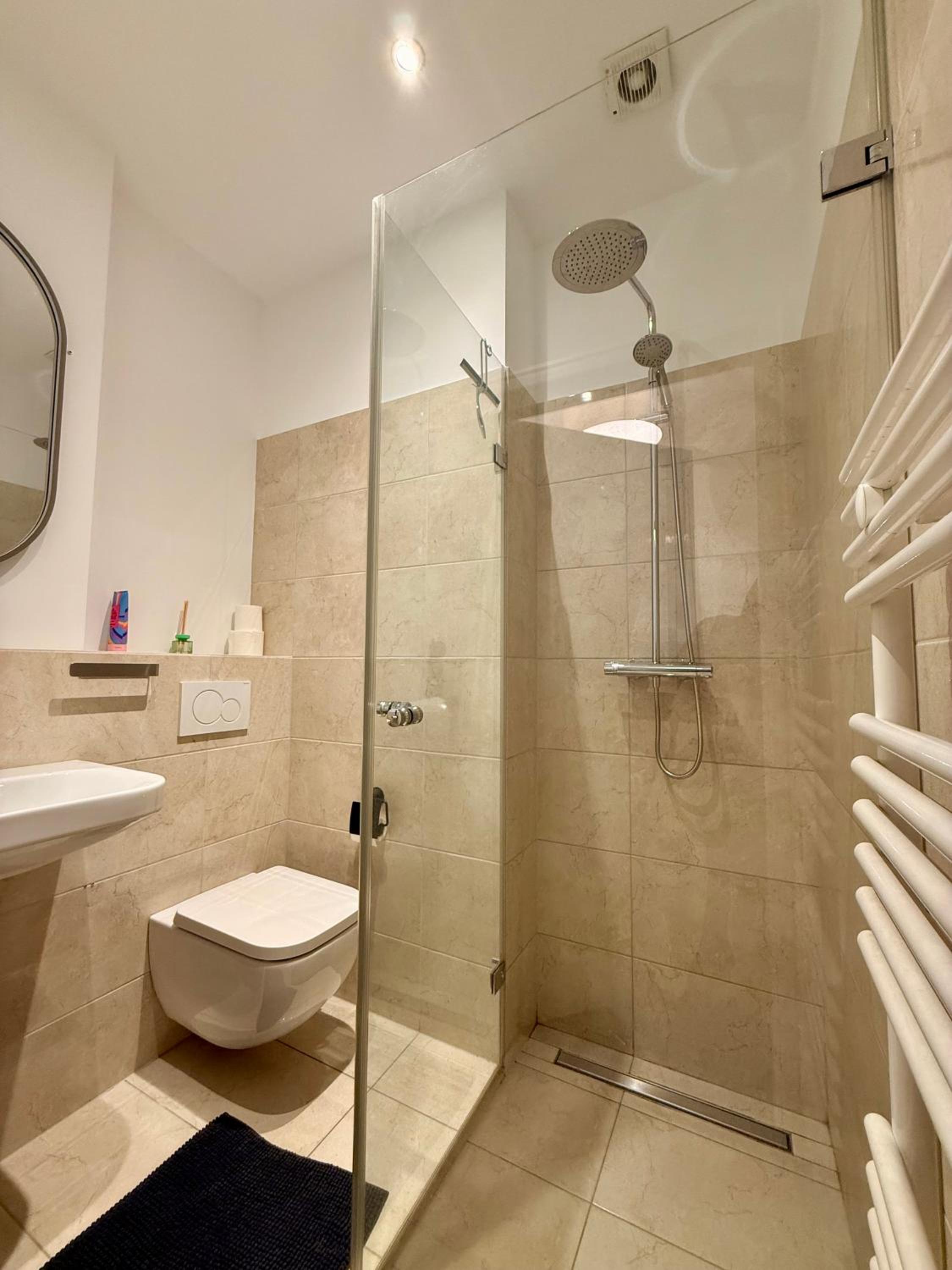 City Apartment am Rhein - Kapitol-Viertel - Kölner Dom & Hauptbahnhof - Modern Komfort - Perfekte Lage