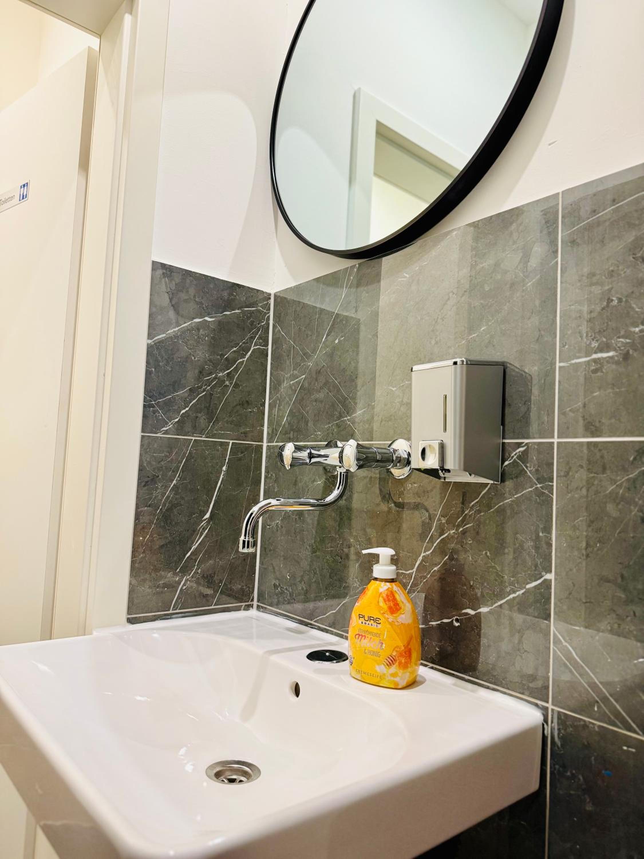 City Apartment am Rhein - Kapitol-Viertel - Kölner Dom & Hauptbahnhof - Modern Komfort - Perfekte Lage