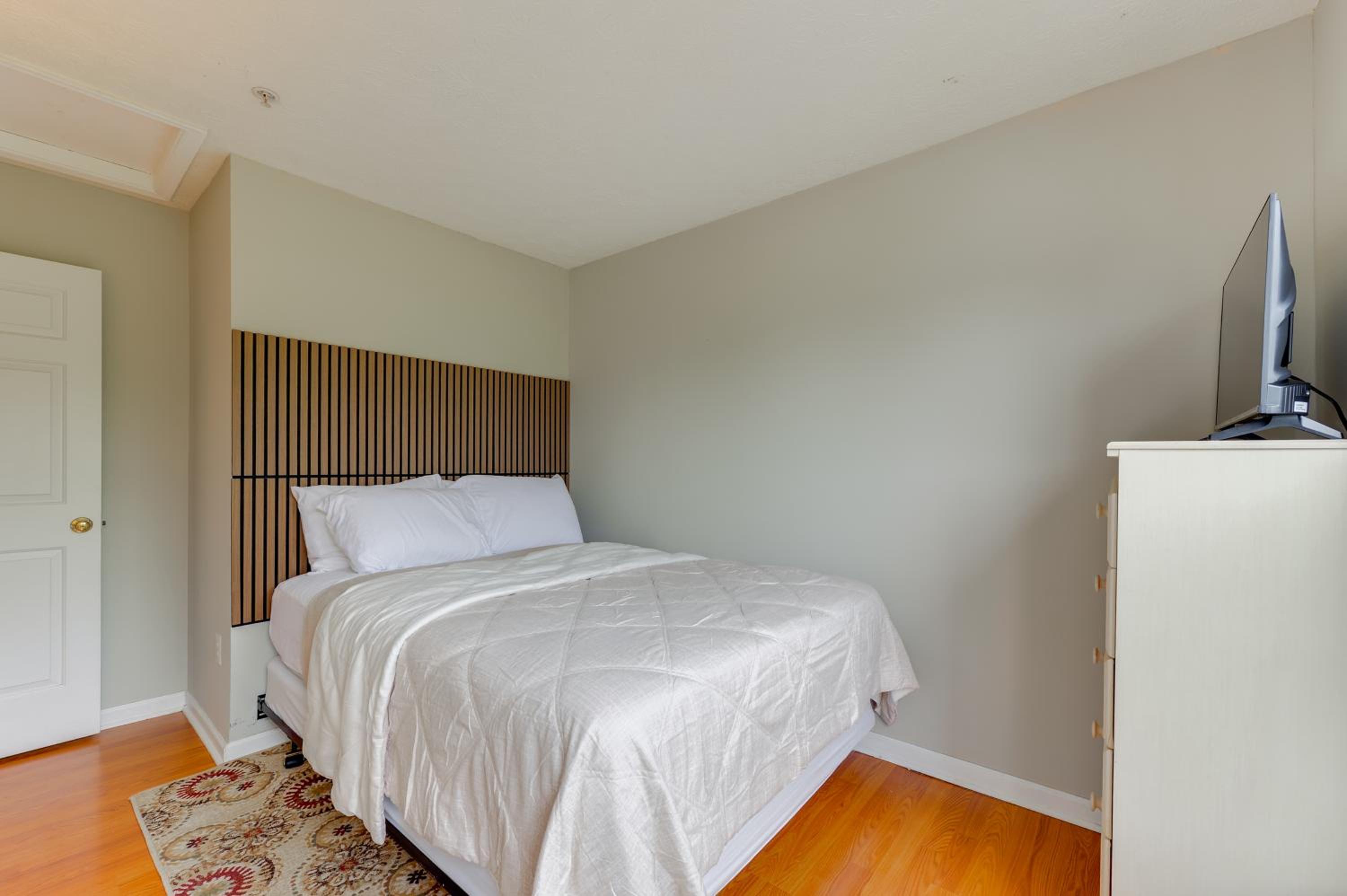 Close to Hospital and White Marsh! Rosedale Townhome