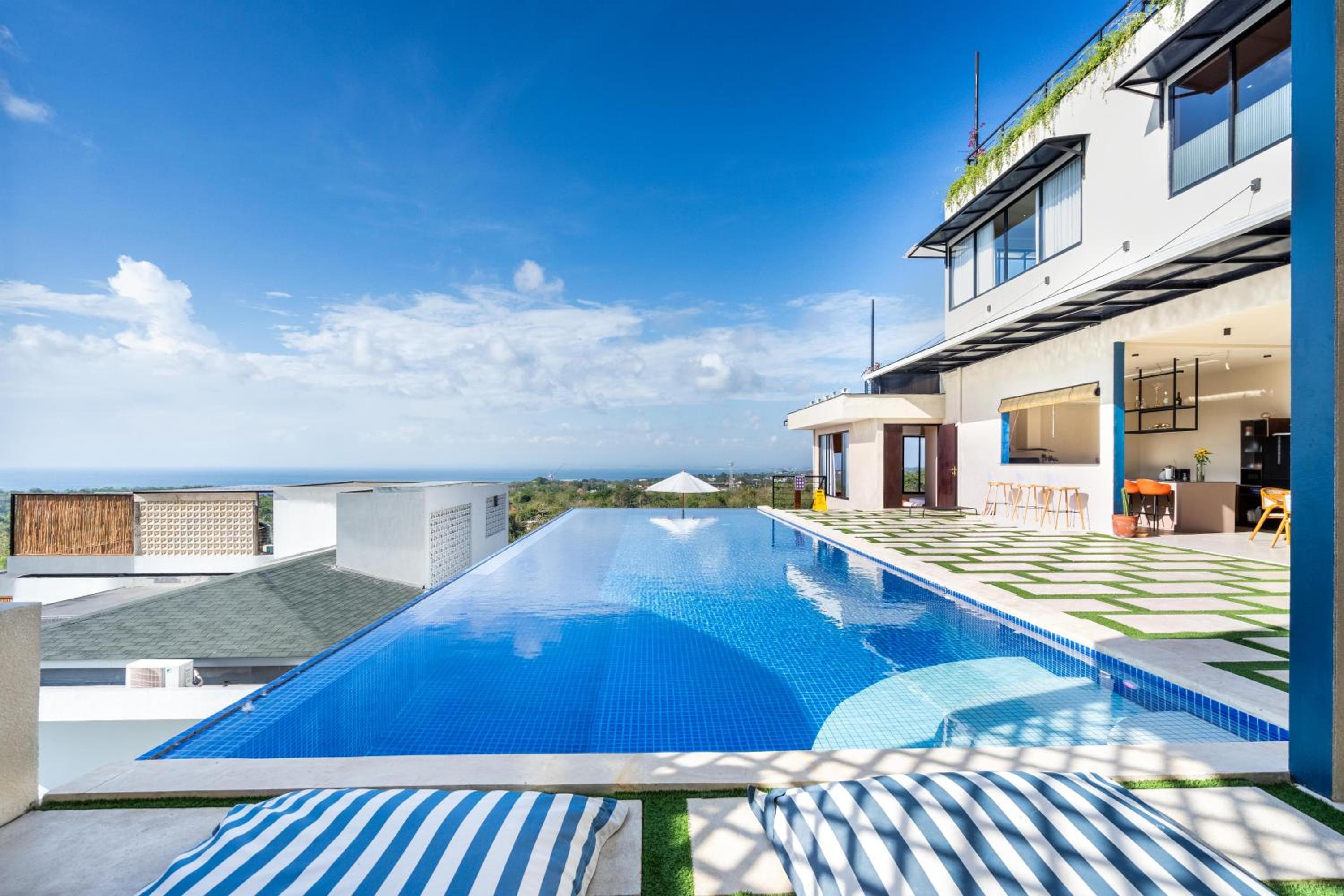 Jiya Villa Uluwatu - Panoramic Terraces with Stunning Views, Luxury Service and Entertainment