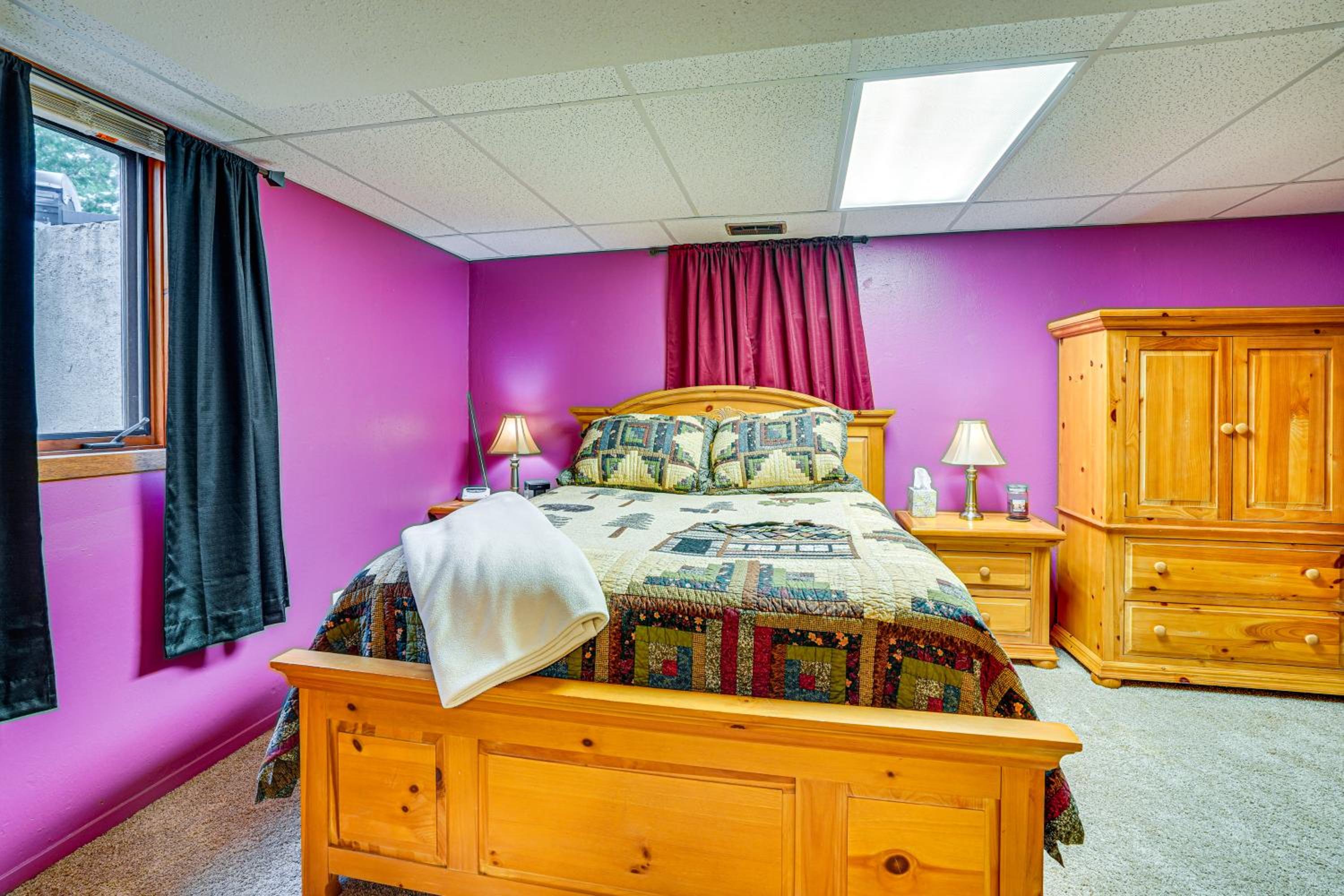 Walk to Parks and Greenway Sioux Falls Getaway!