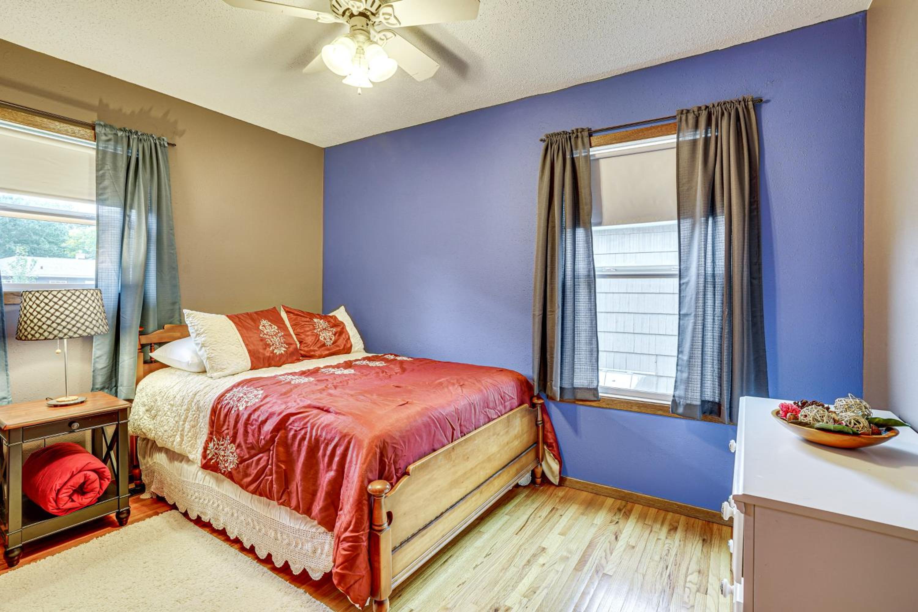 Walk to Parks and Greenway Sioux Falls Getaway!