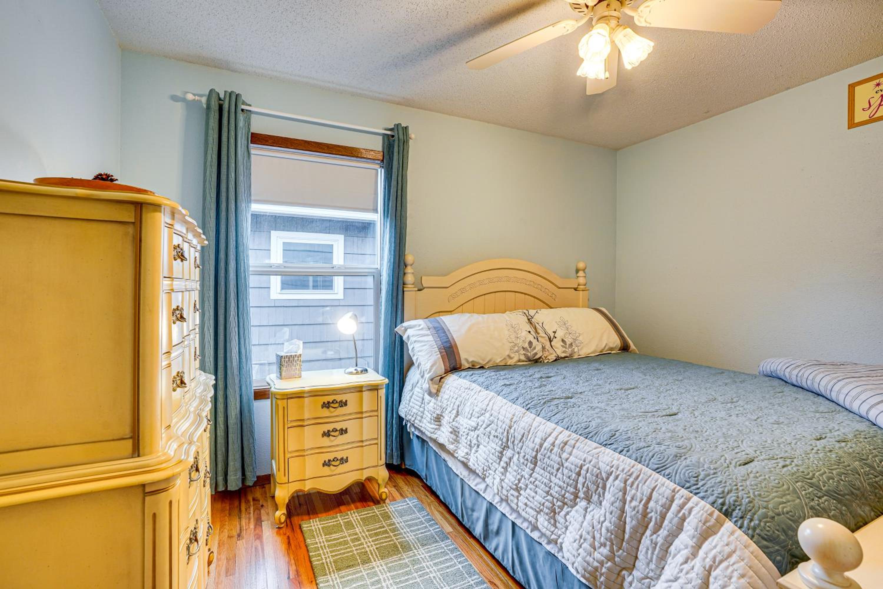 Walk to Parks and Greenway Sioux Falls Getaway!
