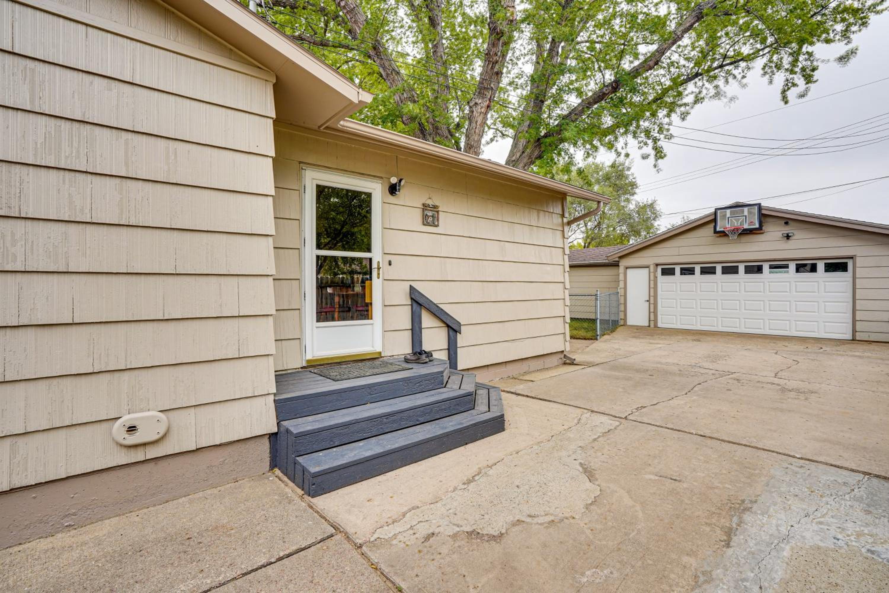 Walk to Parks and Greenway Sioux Falls Getaway!