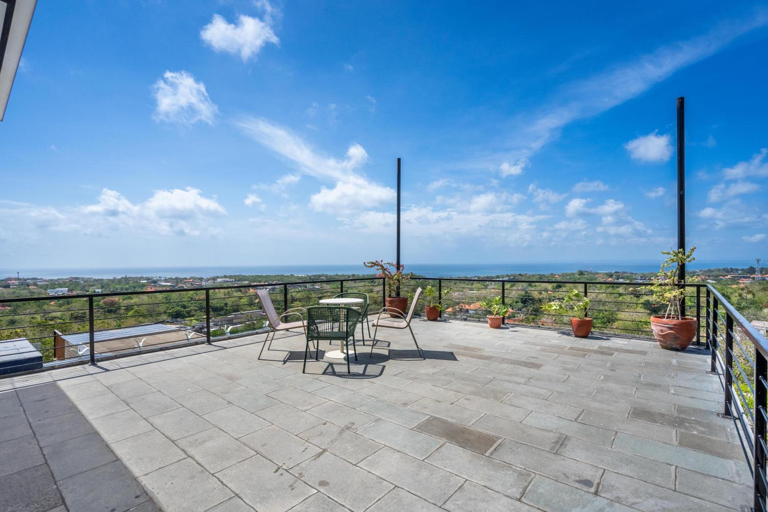 Jiya Villa Uluwatu - Panoramic Terraces with Stunning Views, Luxury Service and Entertainment