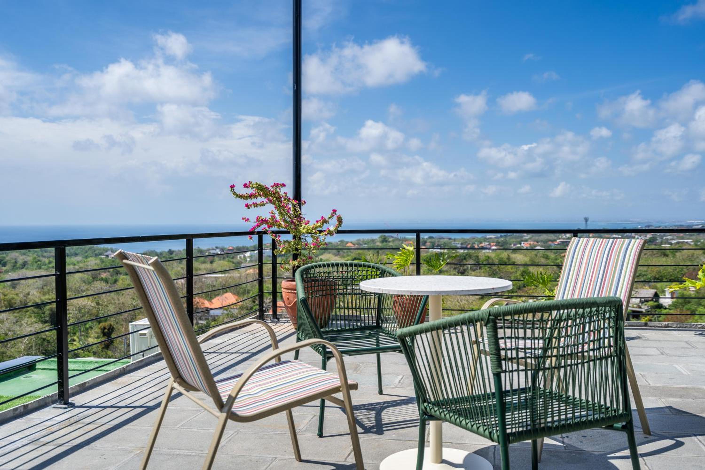 Jiya Villa Uluwatu - Panoramic Terraces with Stunning Views, Luxury Service and Entertainment