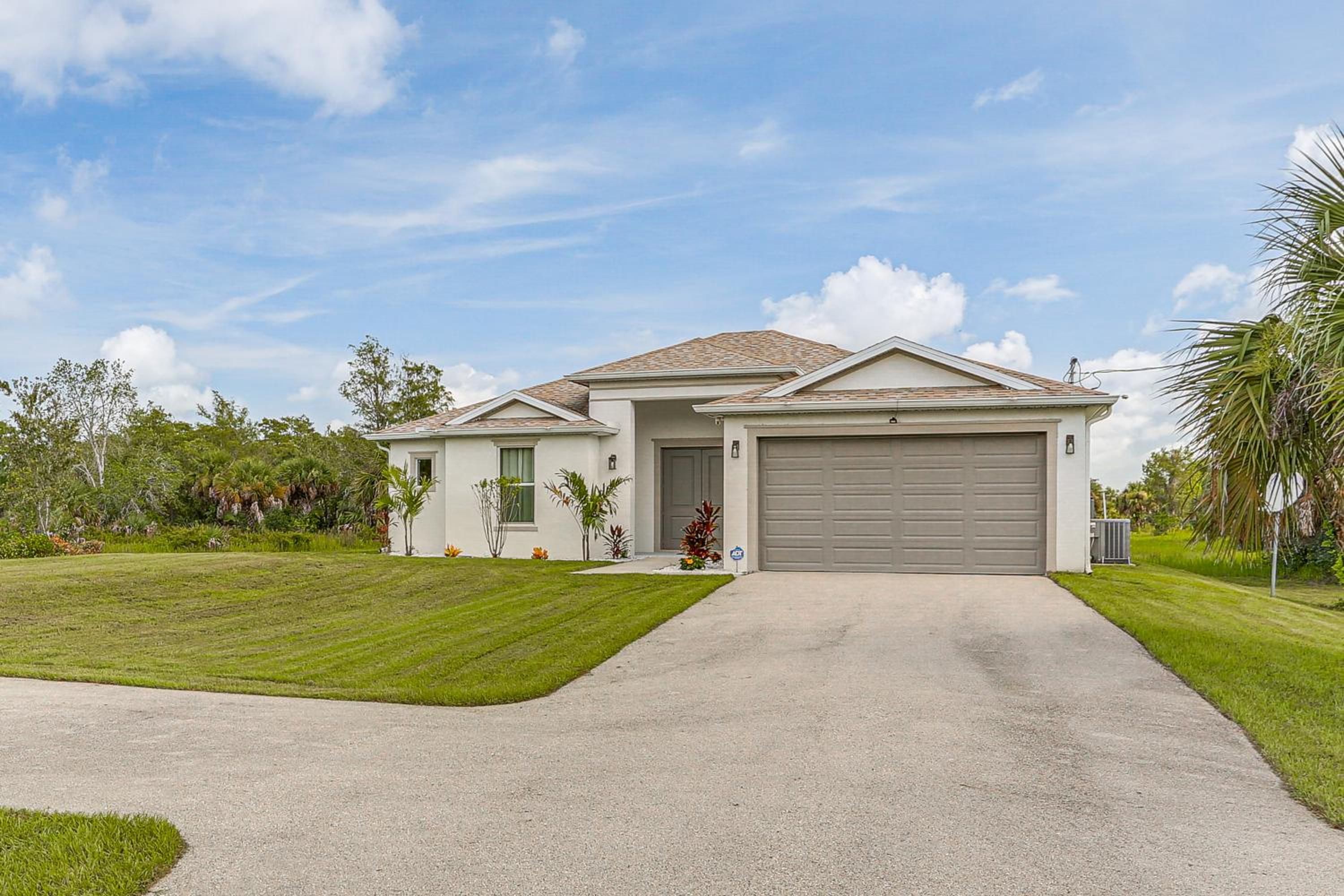 Quiet Naples Escape with Patio by Golfing and Parks