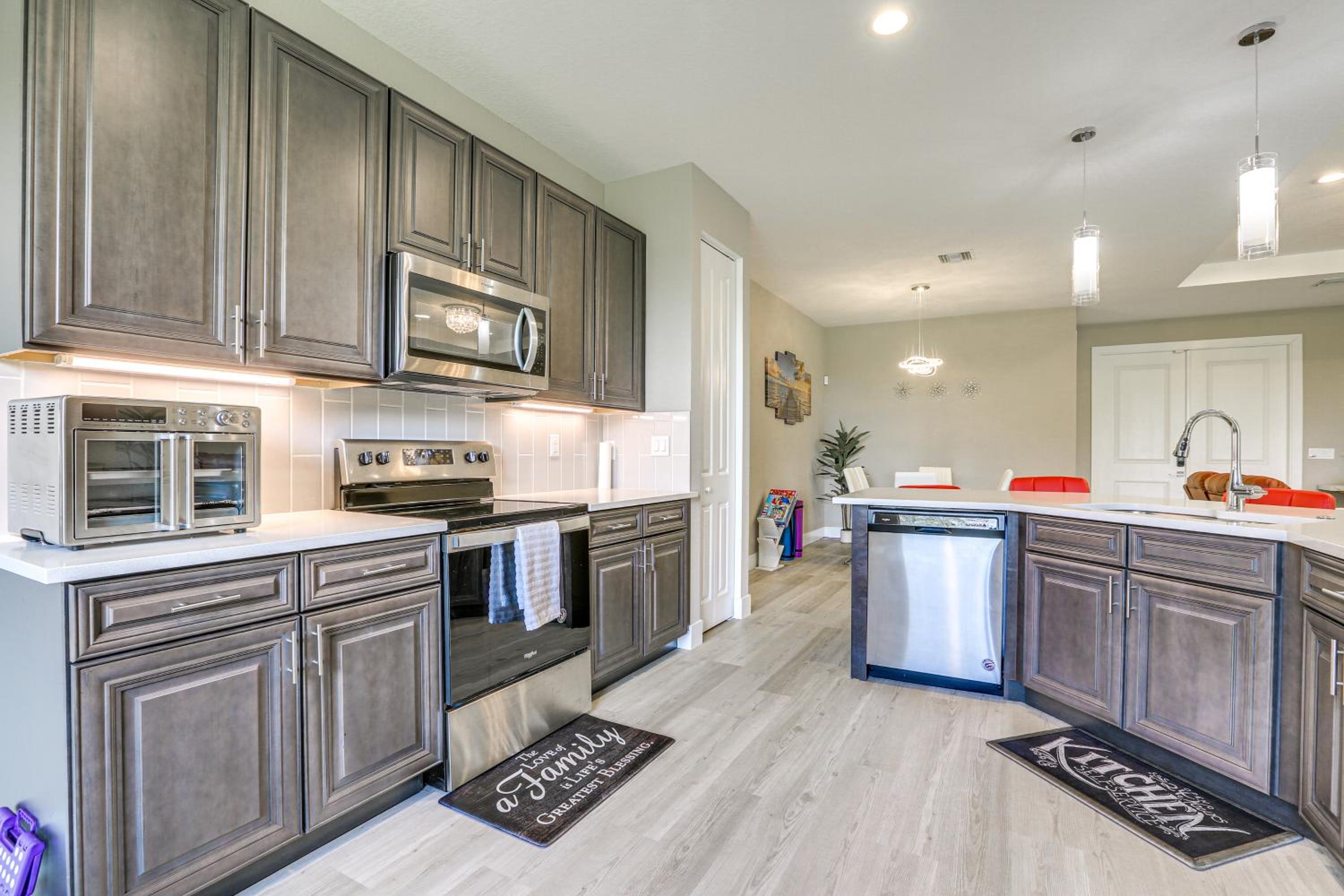 Quiet Naples Escape with Patio by Golfing and Parks