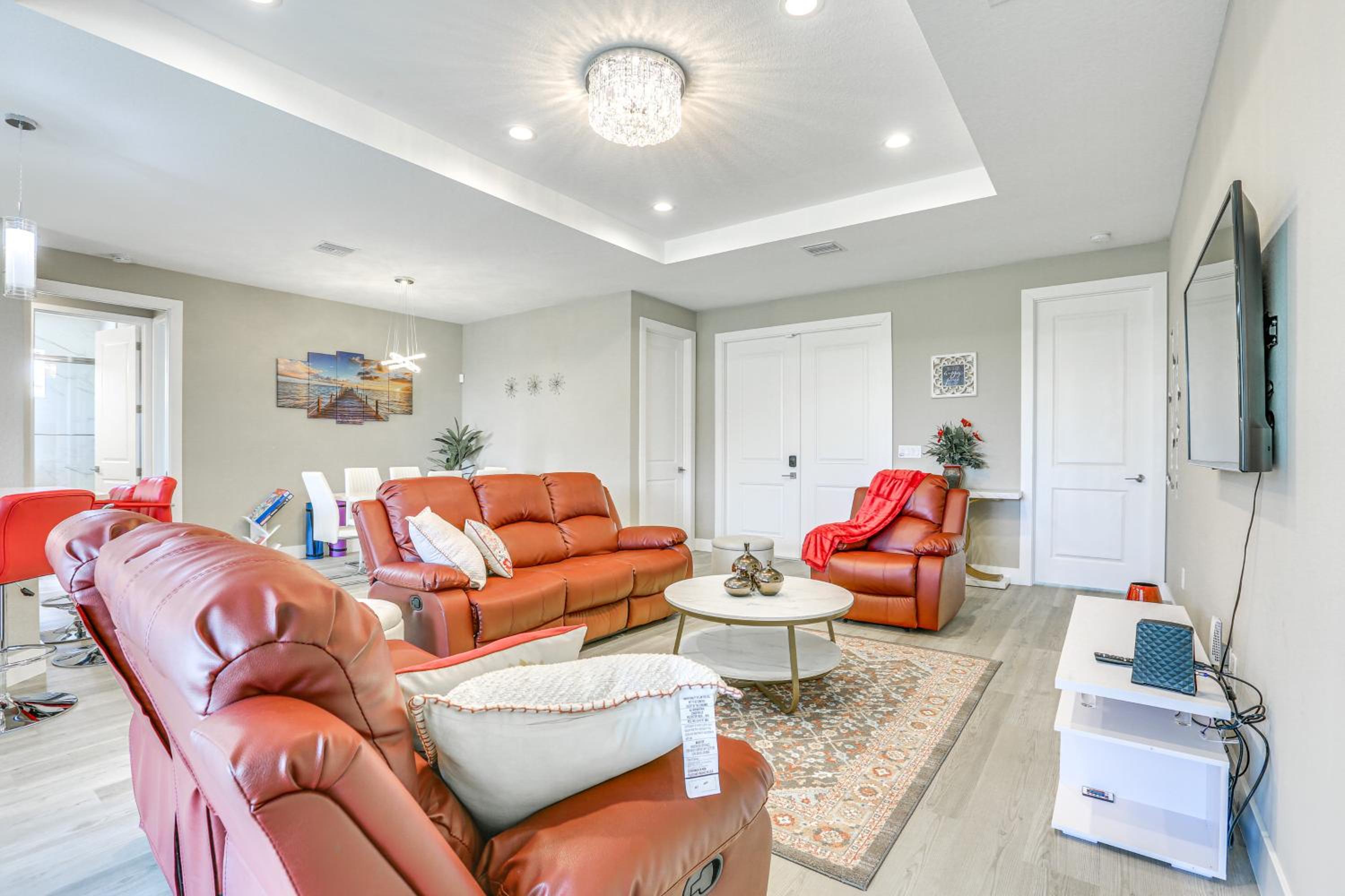 Quiet Naples Escape with Patio by Golfing and Parks