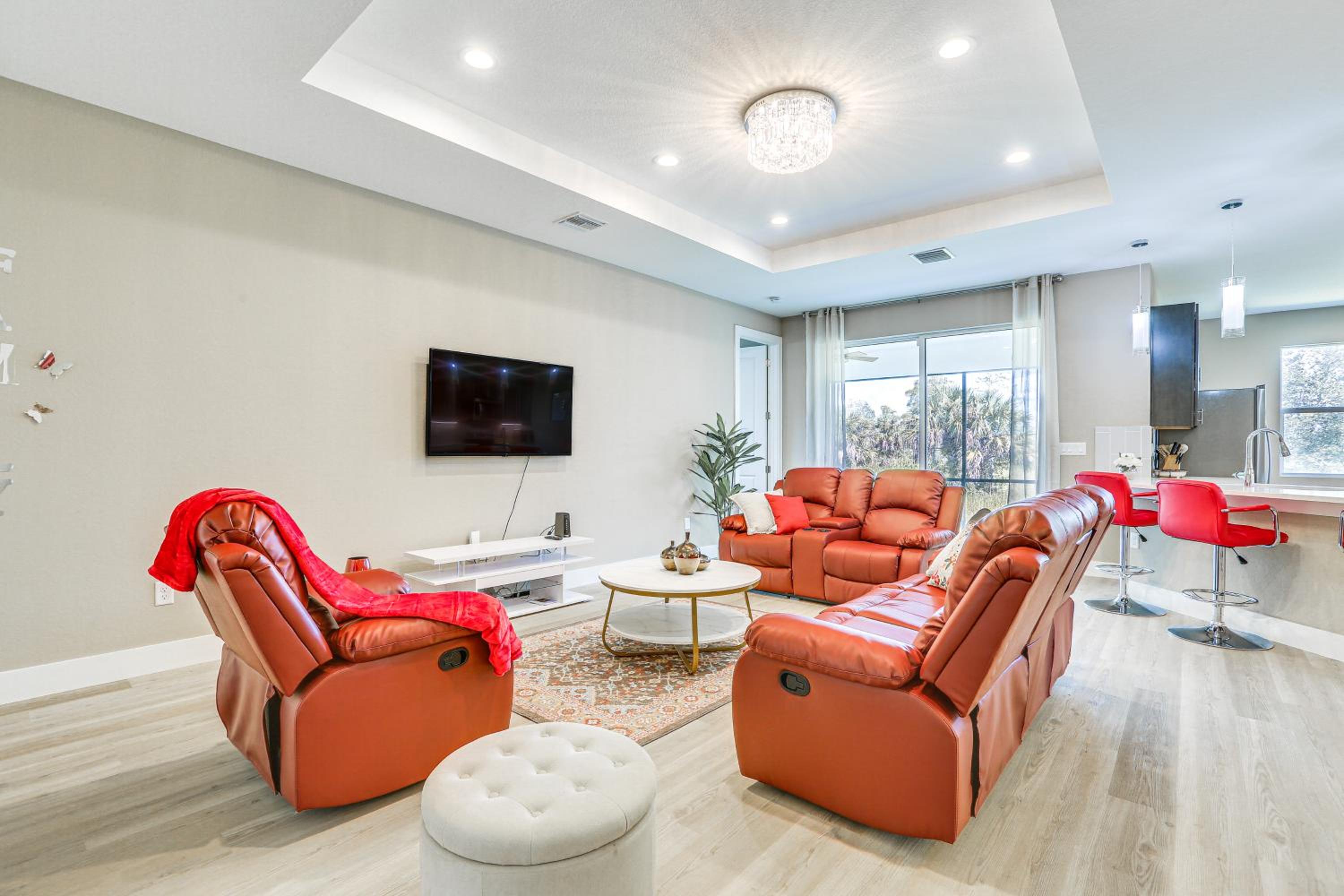 Quiet Naples Escape with Patio by Golfing and Parks