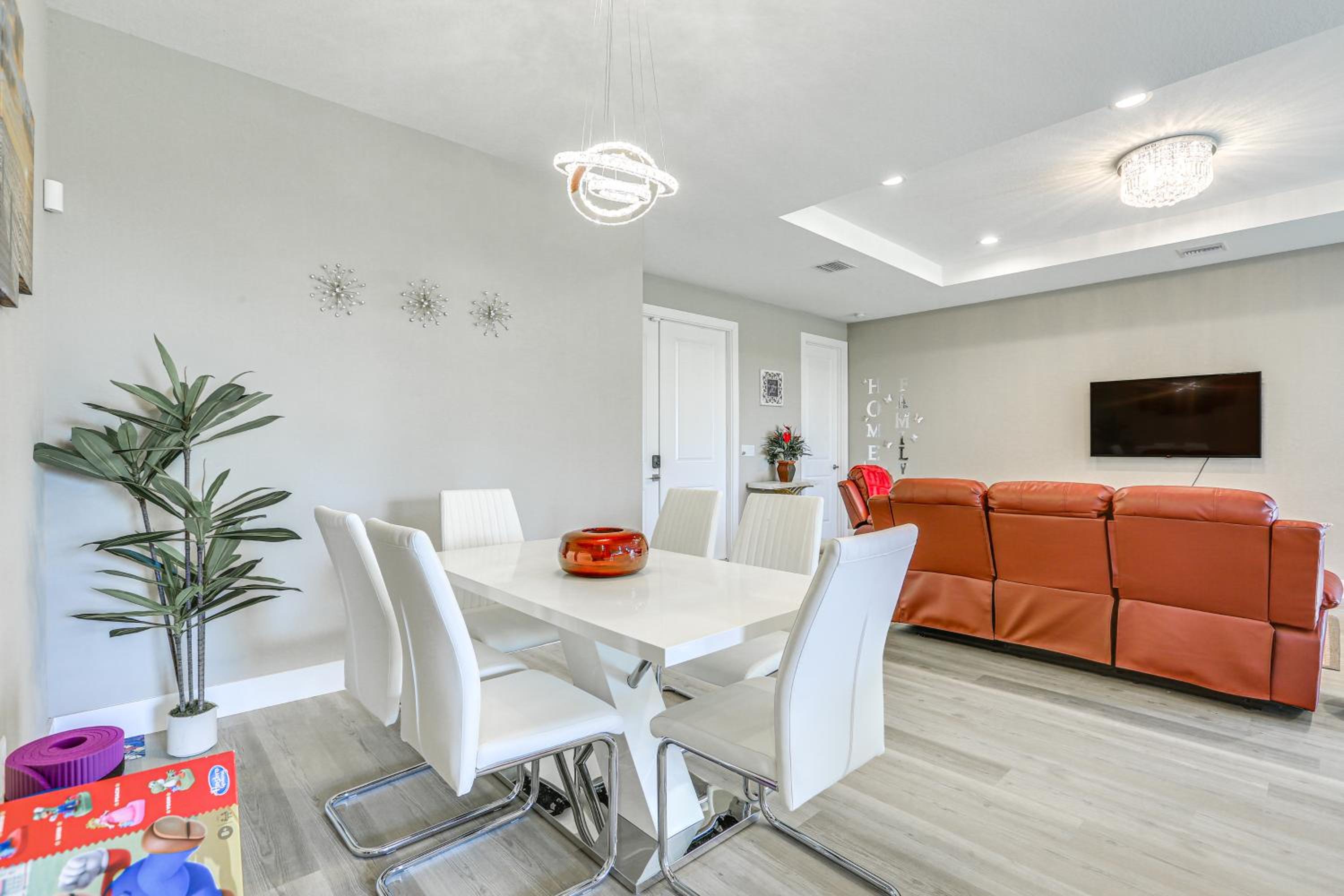 Quiet Naples Escape with Patio by Golfing and Parks