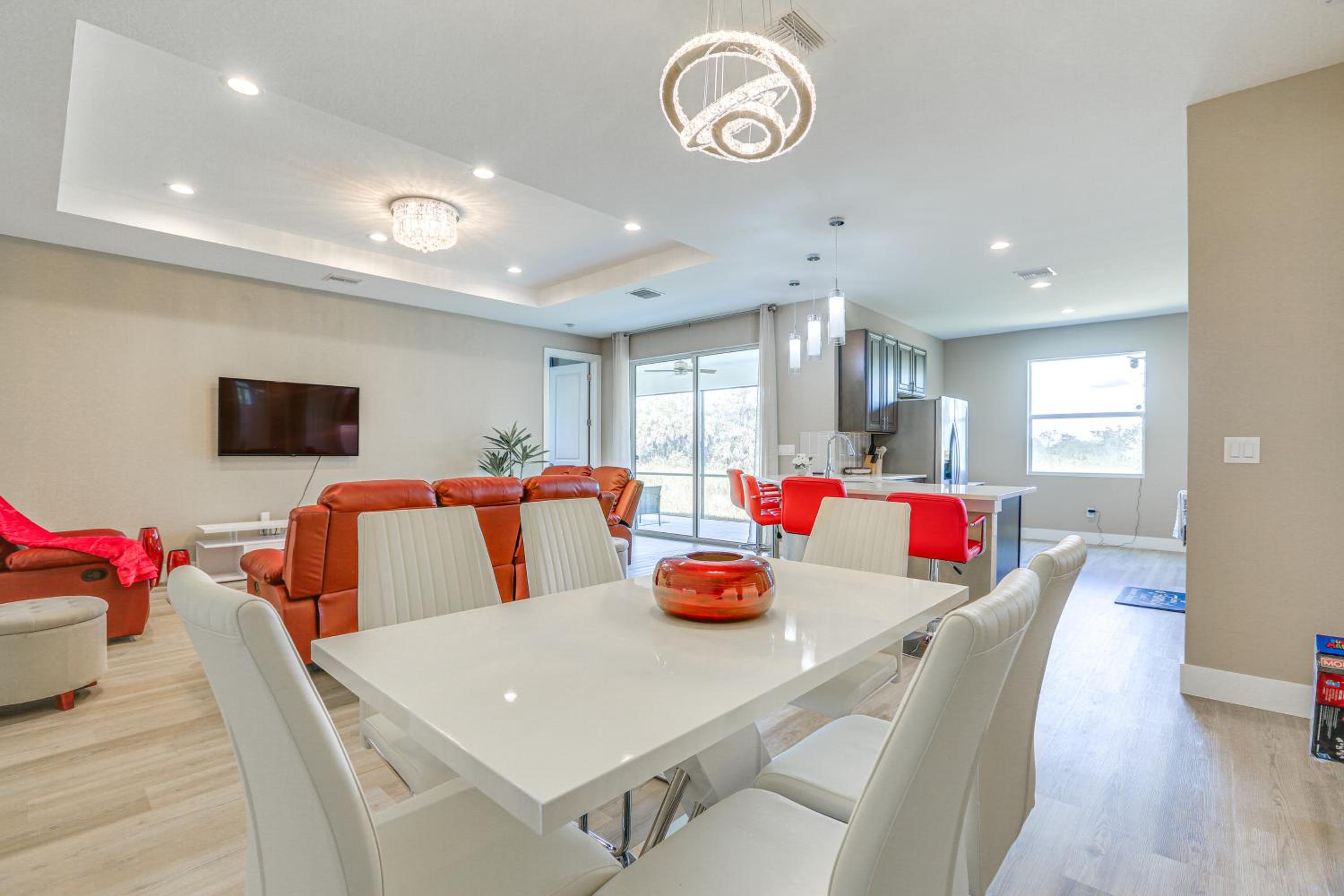 Quiet Naples Escape with Patio by Golfing and Parks