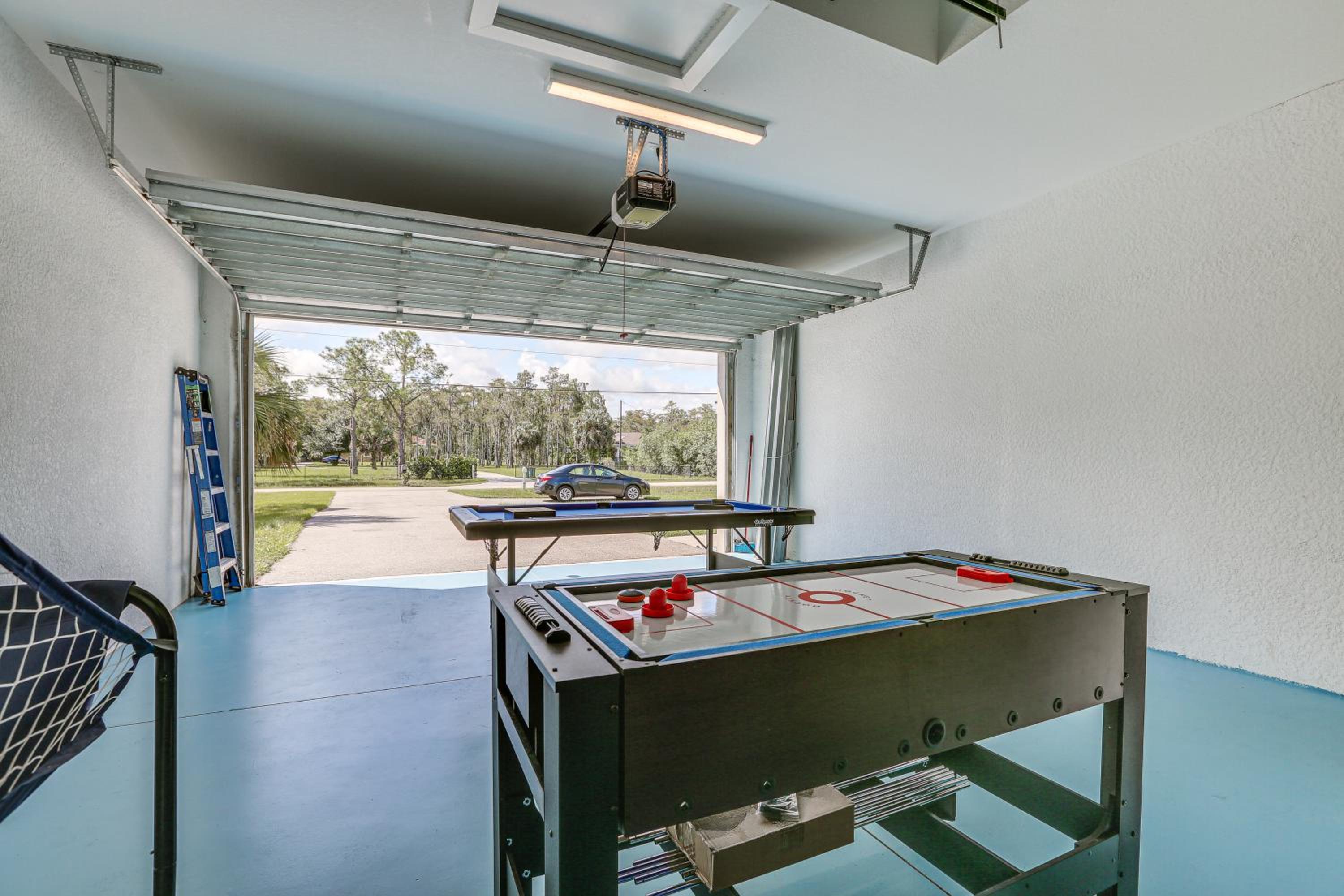 Quiet Naples Escape with Patio by Golfing and Parks