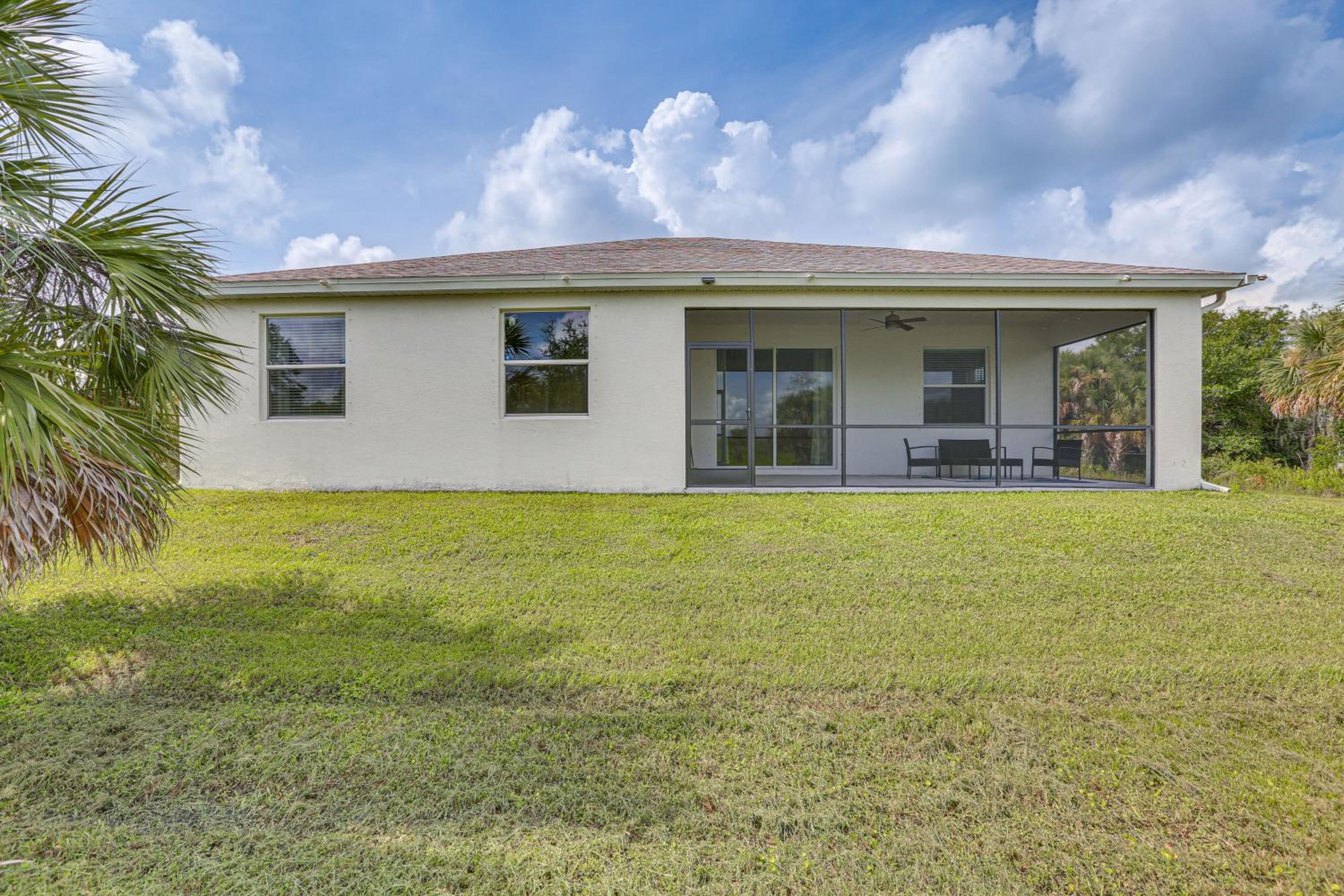 Quiet Naples Escape with Patio by Golfing and Parks