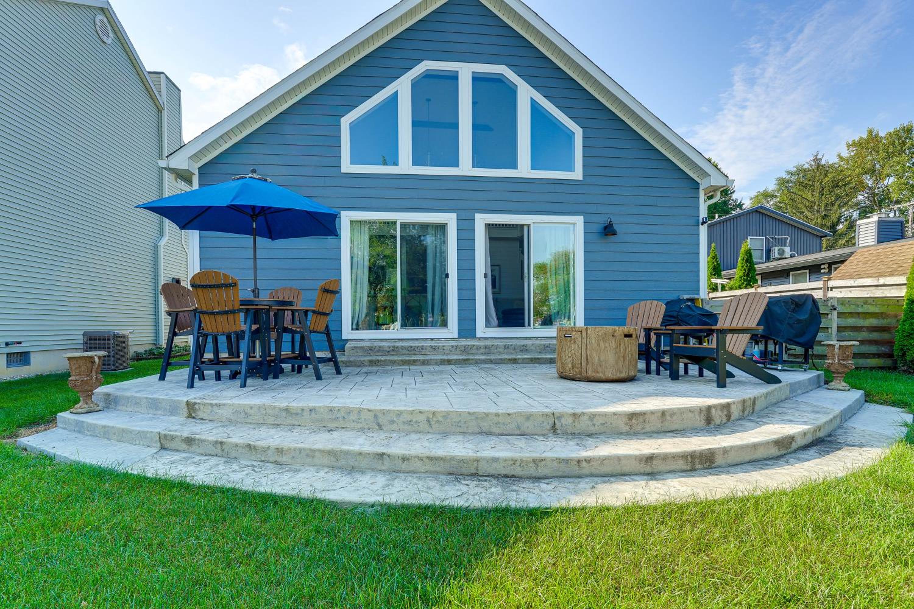 Sleek Getaway on Lake Wawasee with Private Dock!