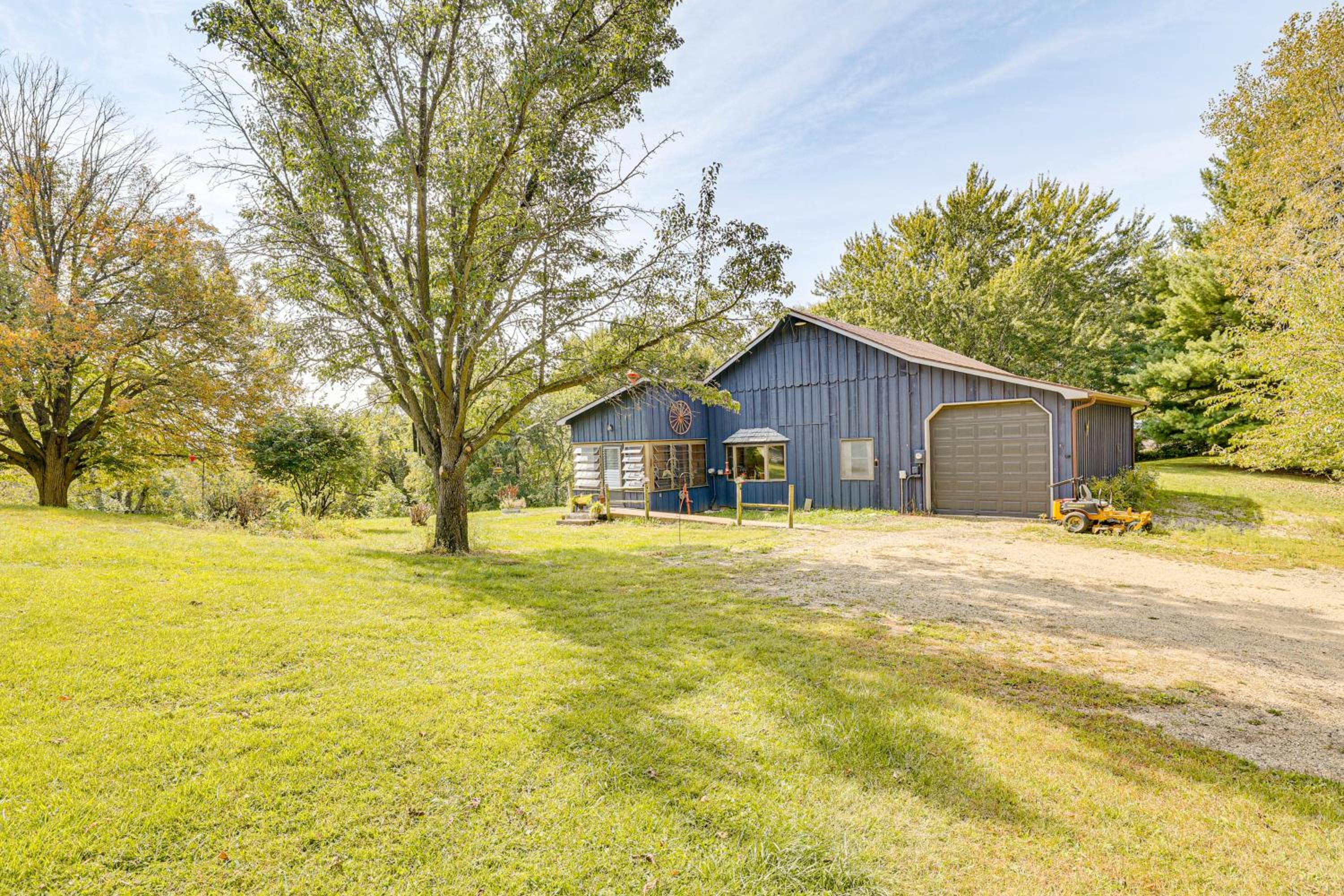 Near Mississippi River! Countryside Family Retreat