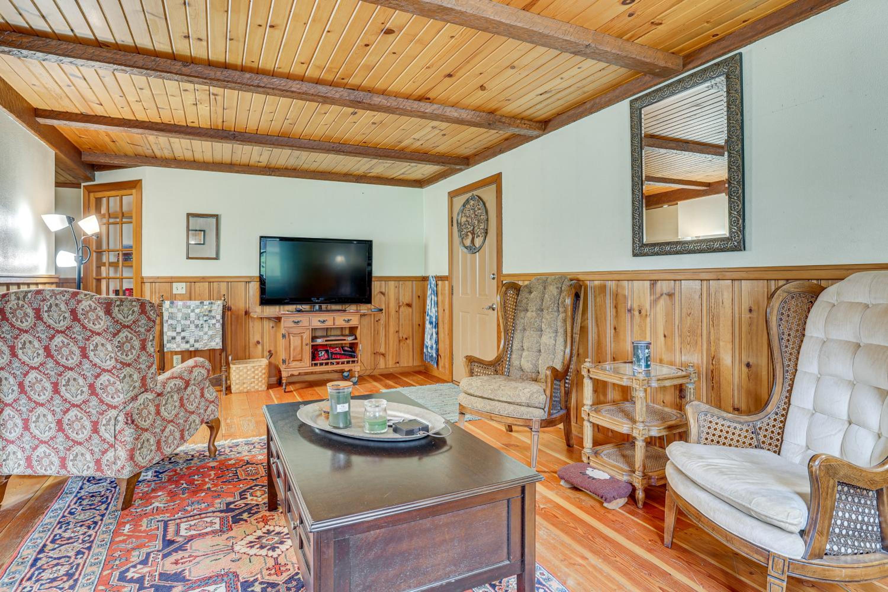 Near Mississippi River! Countryside Family Retreat