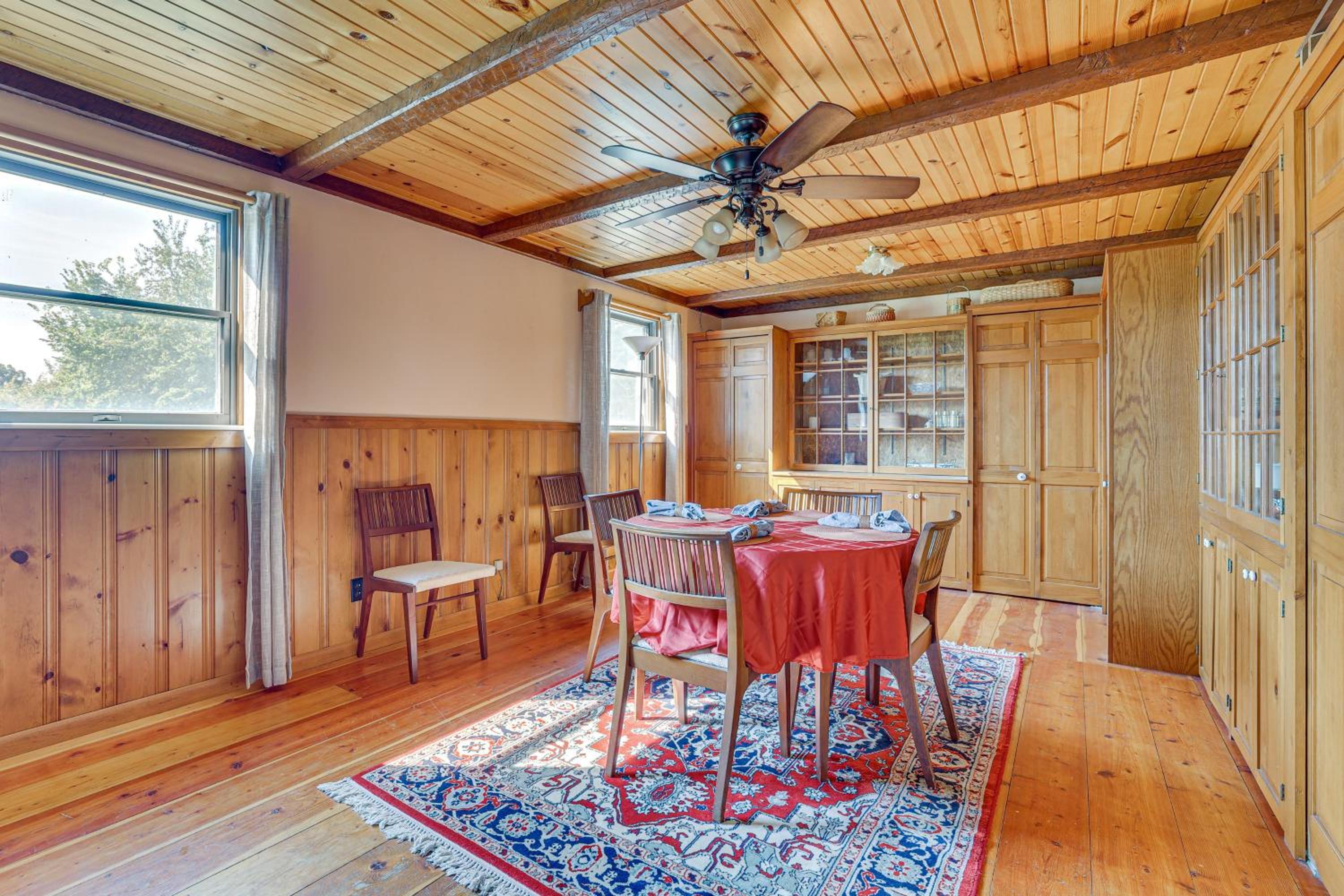 Near Mississippi River! Countryside Family Retreat