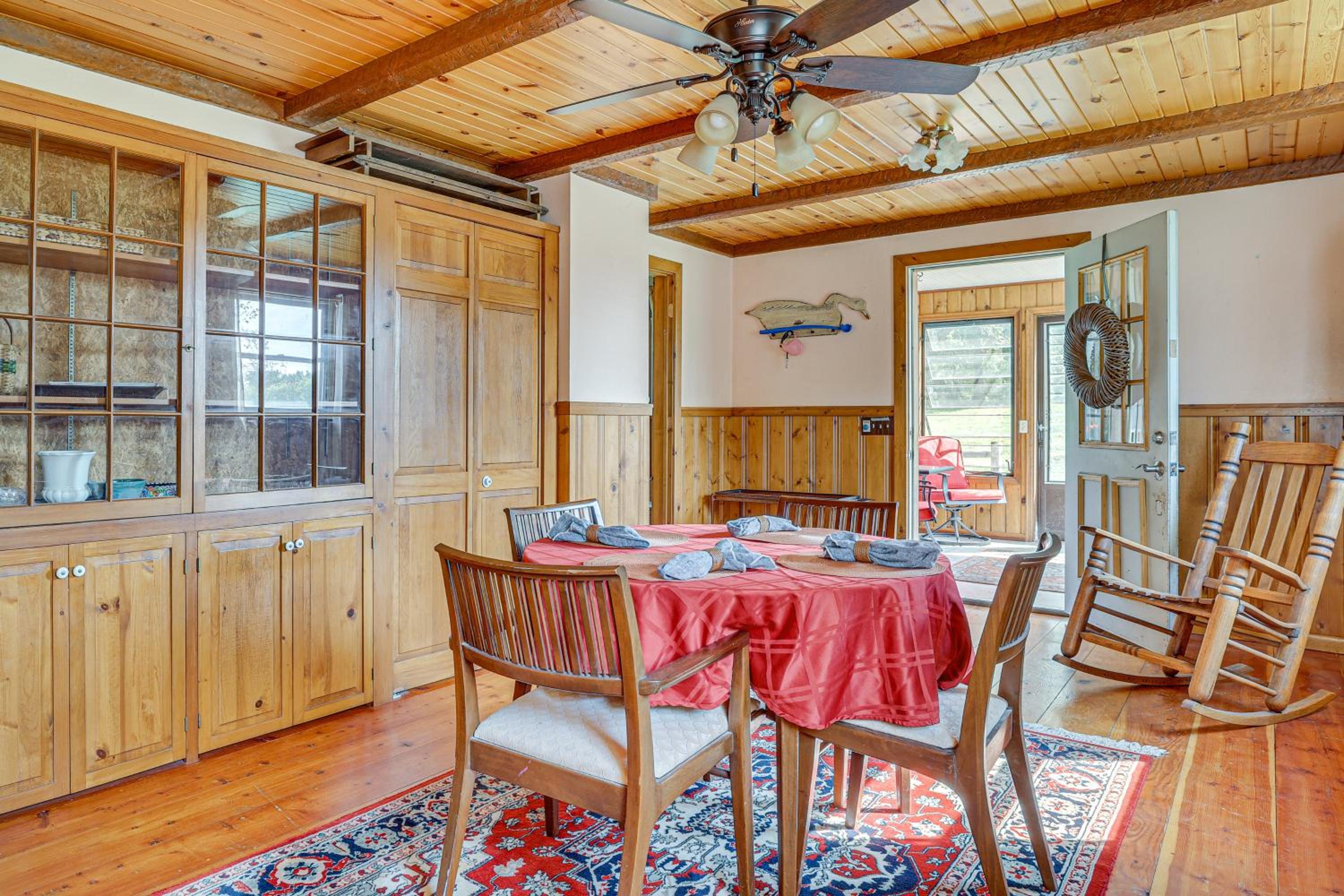 Near Mississippi River! Countryside Family Retreat